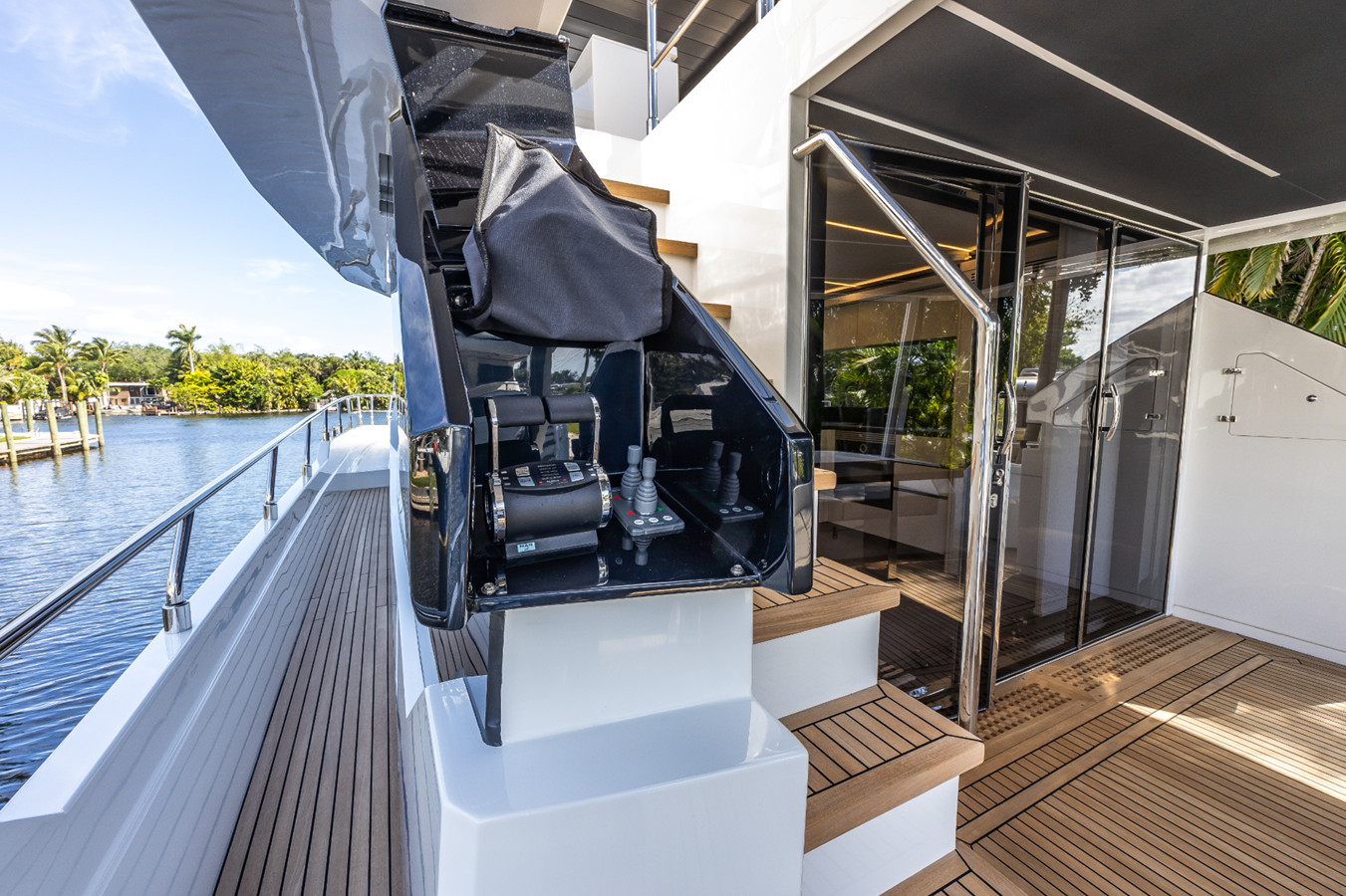 https://arconyachts.ams3.digitaloceanspaces.com/105820/conversions/large_4155404-optimize.jpg