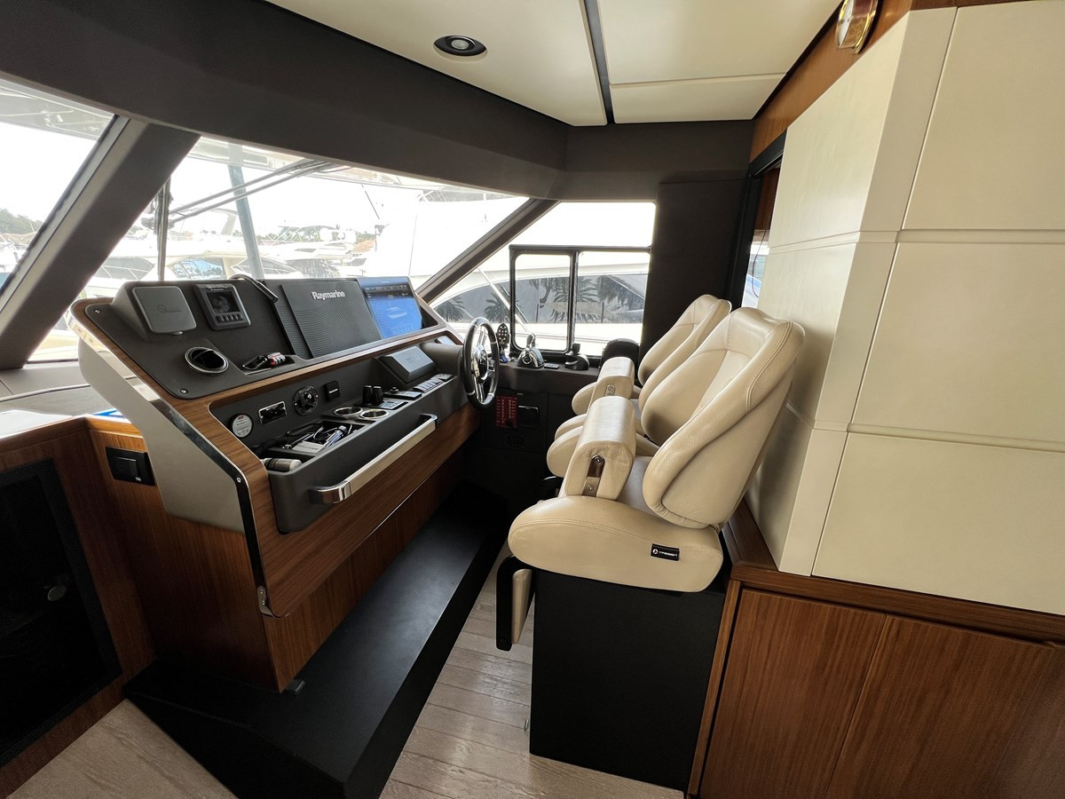 https://arconyachts.ams3.digitaloceanspaces.com/105858/conversions/large_4193683-optimize.jpg