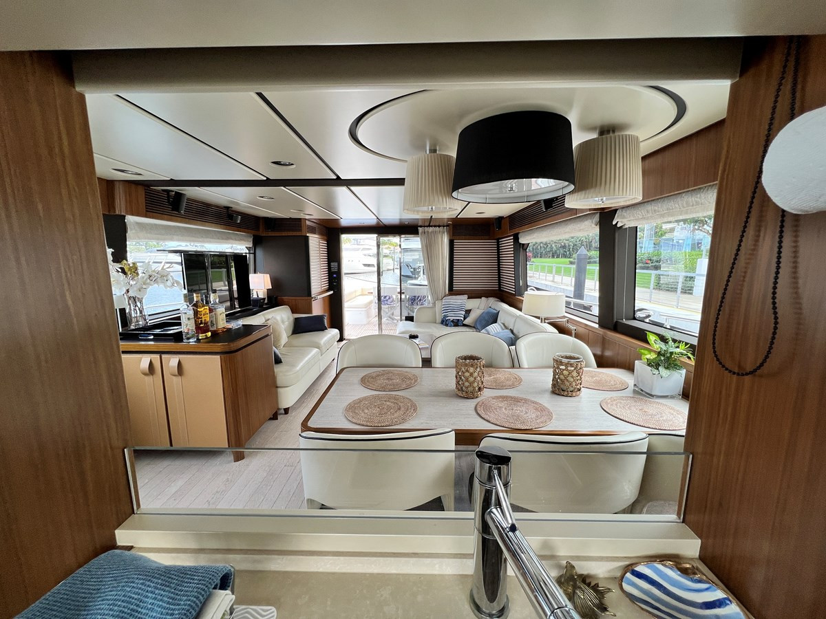 https://arconyachts.ams3.digitaloceanspaces.com/105861/conversions/large_4193684-optimize.jpg
