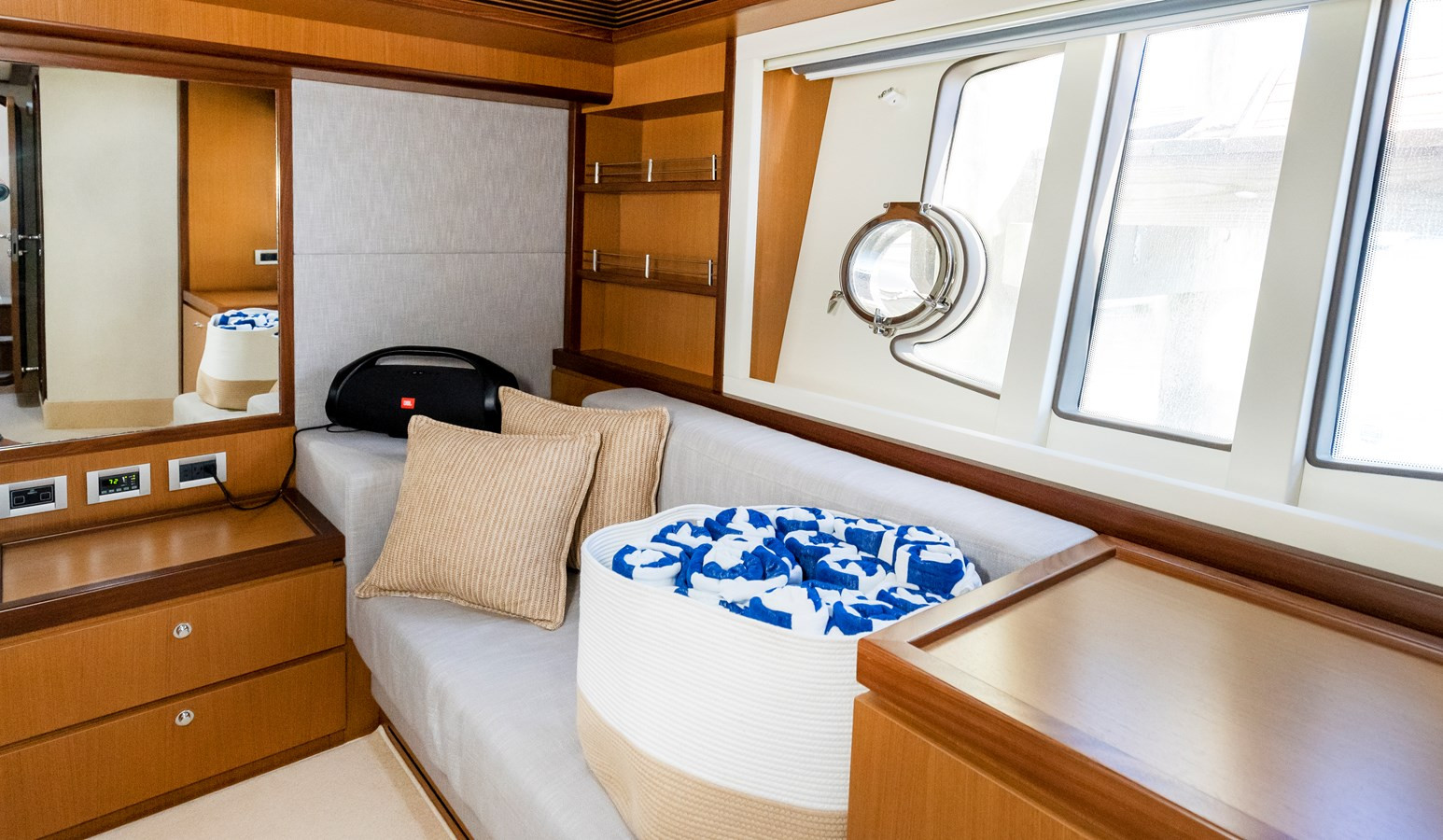 https://arconyachts.ams3.digitaloceanspaces.com/105872/conversions/large_3944095-optimize.jpg