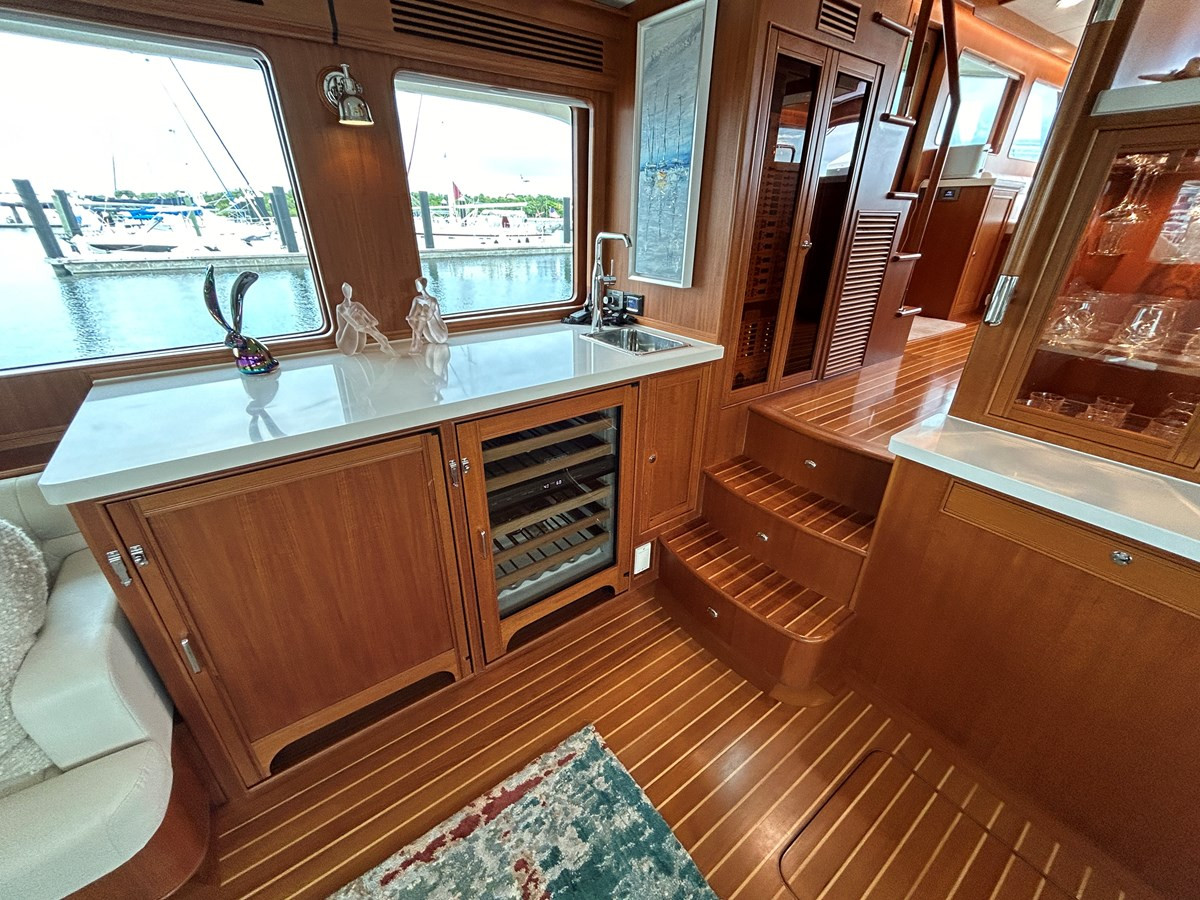 https://arconyachts.ams3.digitaloceanspaces.com/105906/conversions/large_4334941-optimize.jpg
