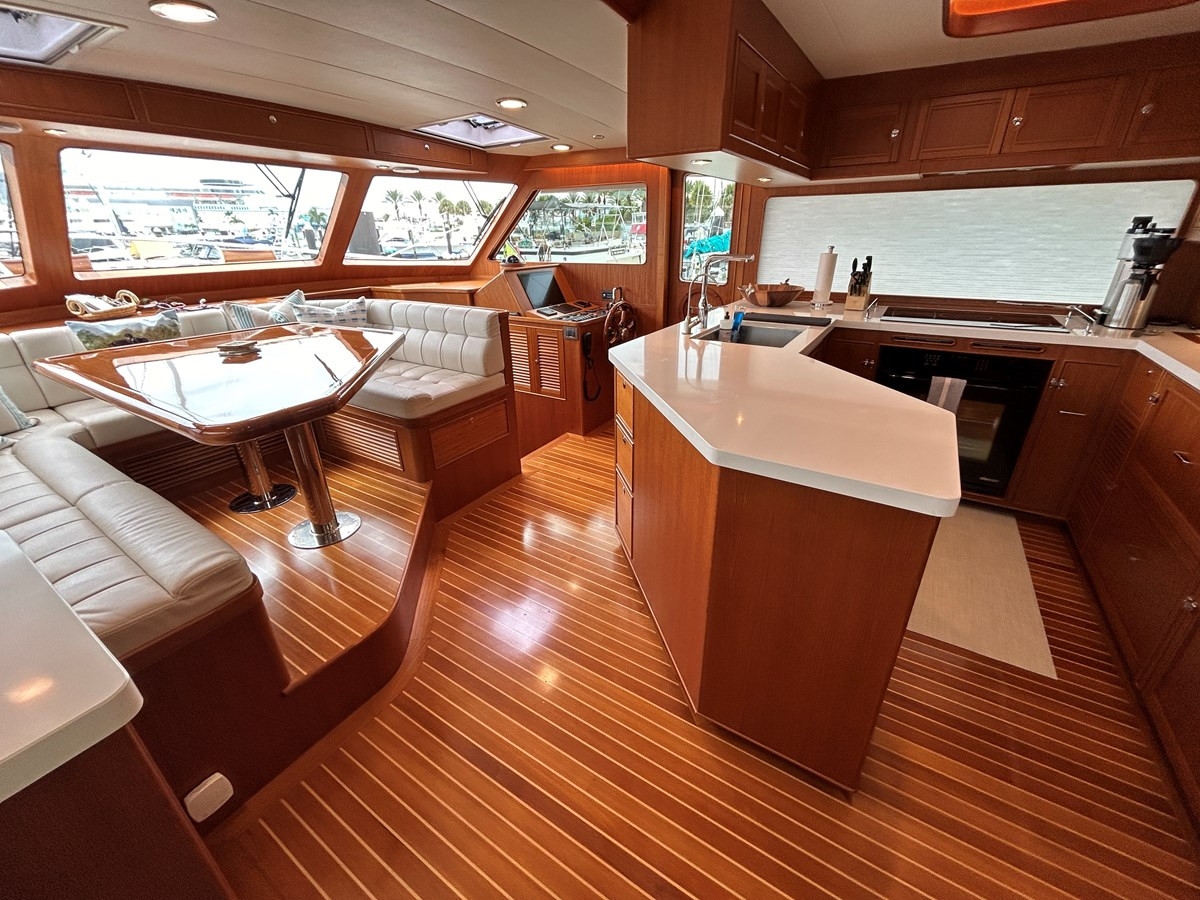 https://arconyachts.ams3.digitaloceanspaces.com/105911/conversions/large_4334948-optimize.jpg