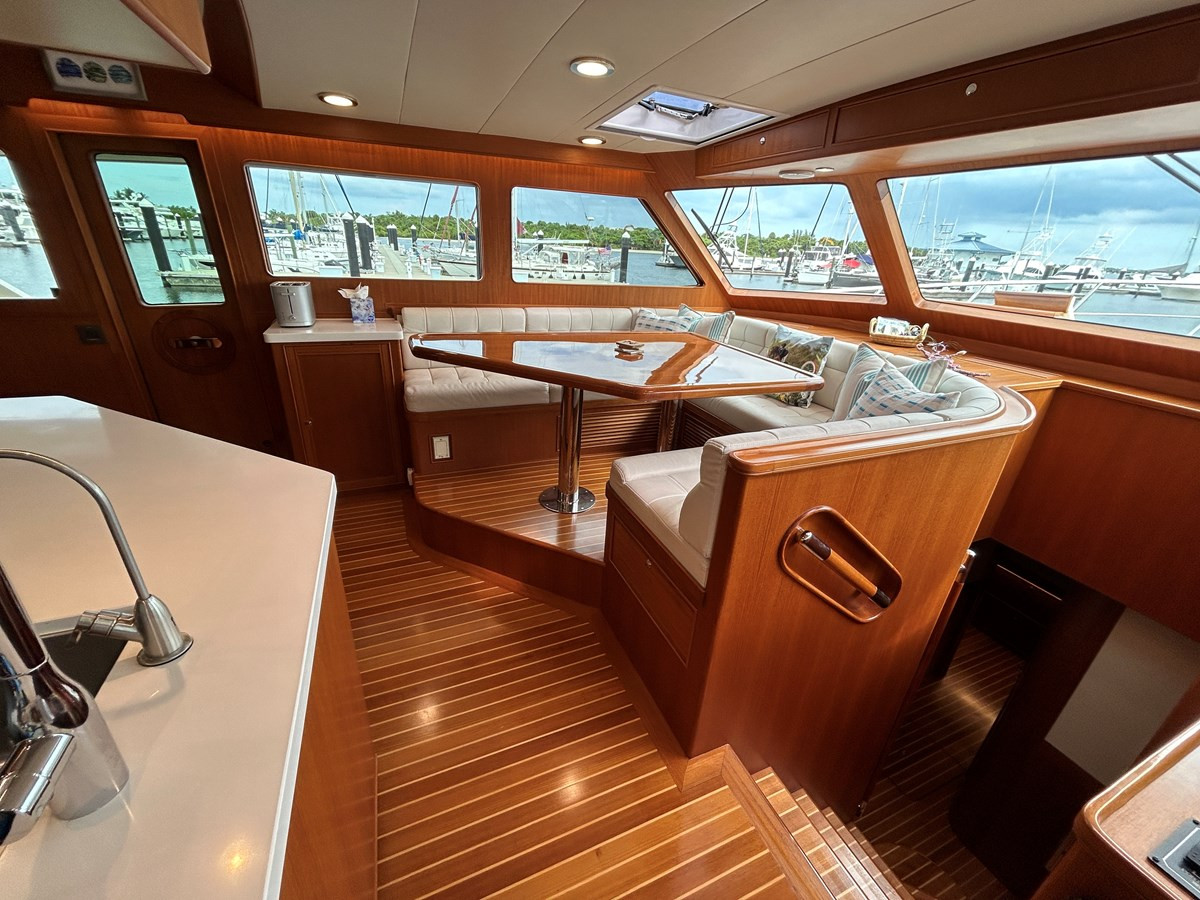 https://arconyachts.ams3.digitaloceanspaces.com/105914/conversions/large_4334949-optimize.jpg