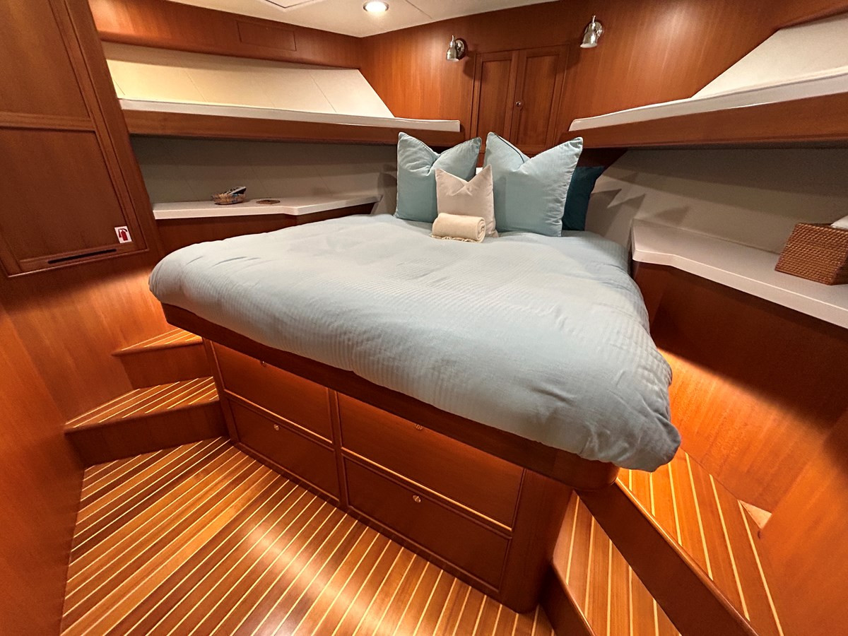 https://arconyachts.ams3.digitaloceanspaces.com/105934/conversions/large_4334943-optimize.jpg