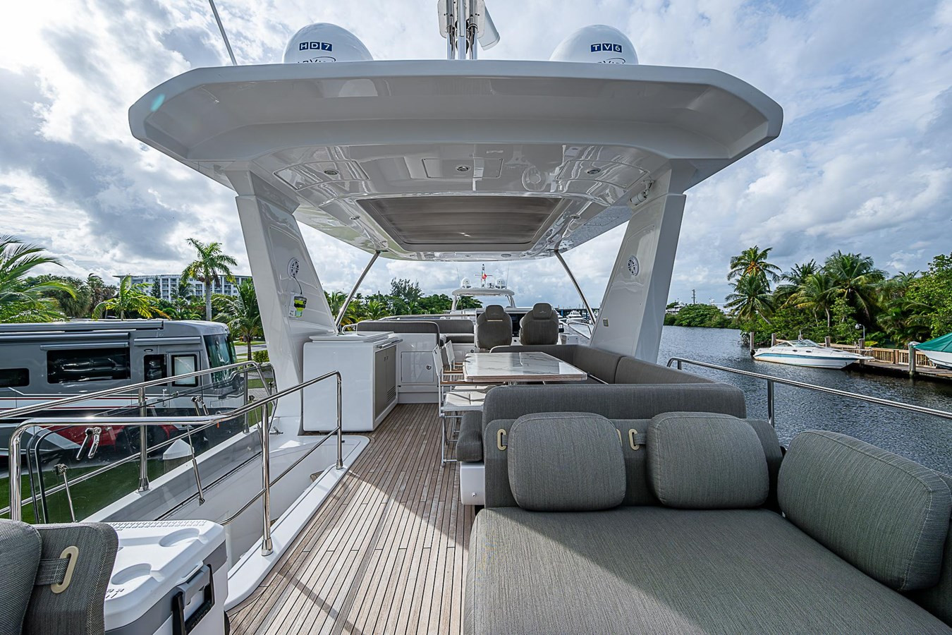 https://arconyachts.ams3.digitaloceanspaces.com/105944/conversions/large_4409310-optimize.jpg