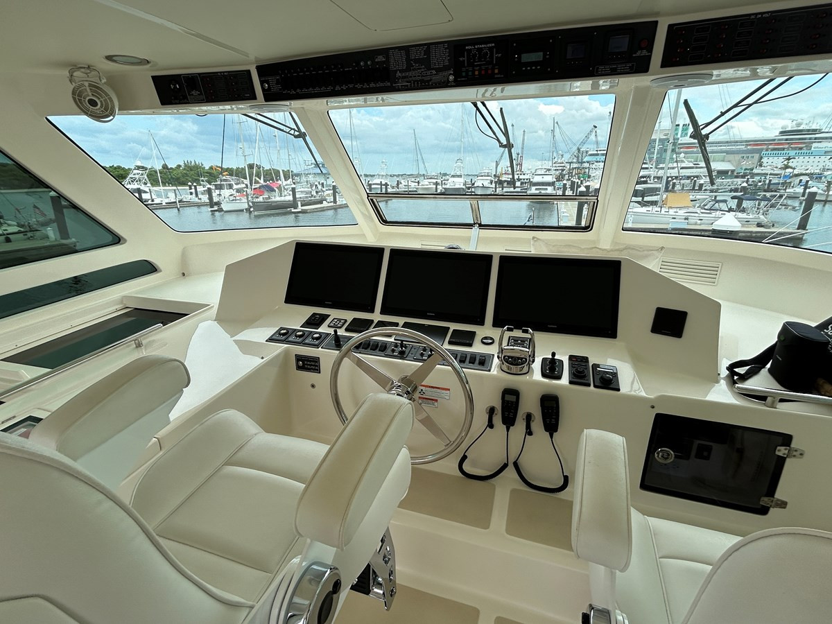 https://arconyachts.ams3.digitaloceanspaces.com/105949/conversions/large_4334928-optimize.jpg