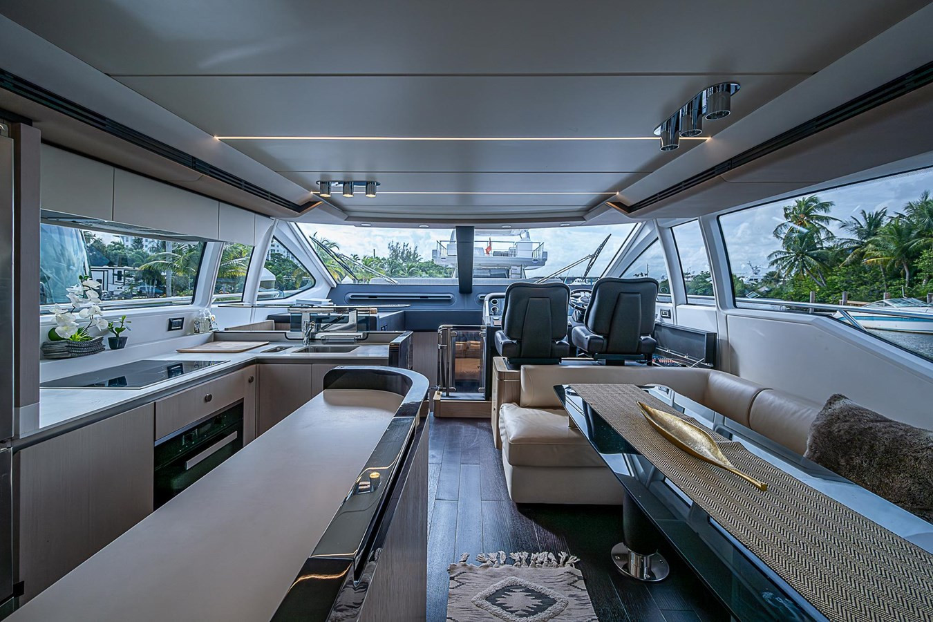 https://arconyachts.ams3.digitaloceanspaces.com/105950/conversions/large_4409313-optimize.jpg
