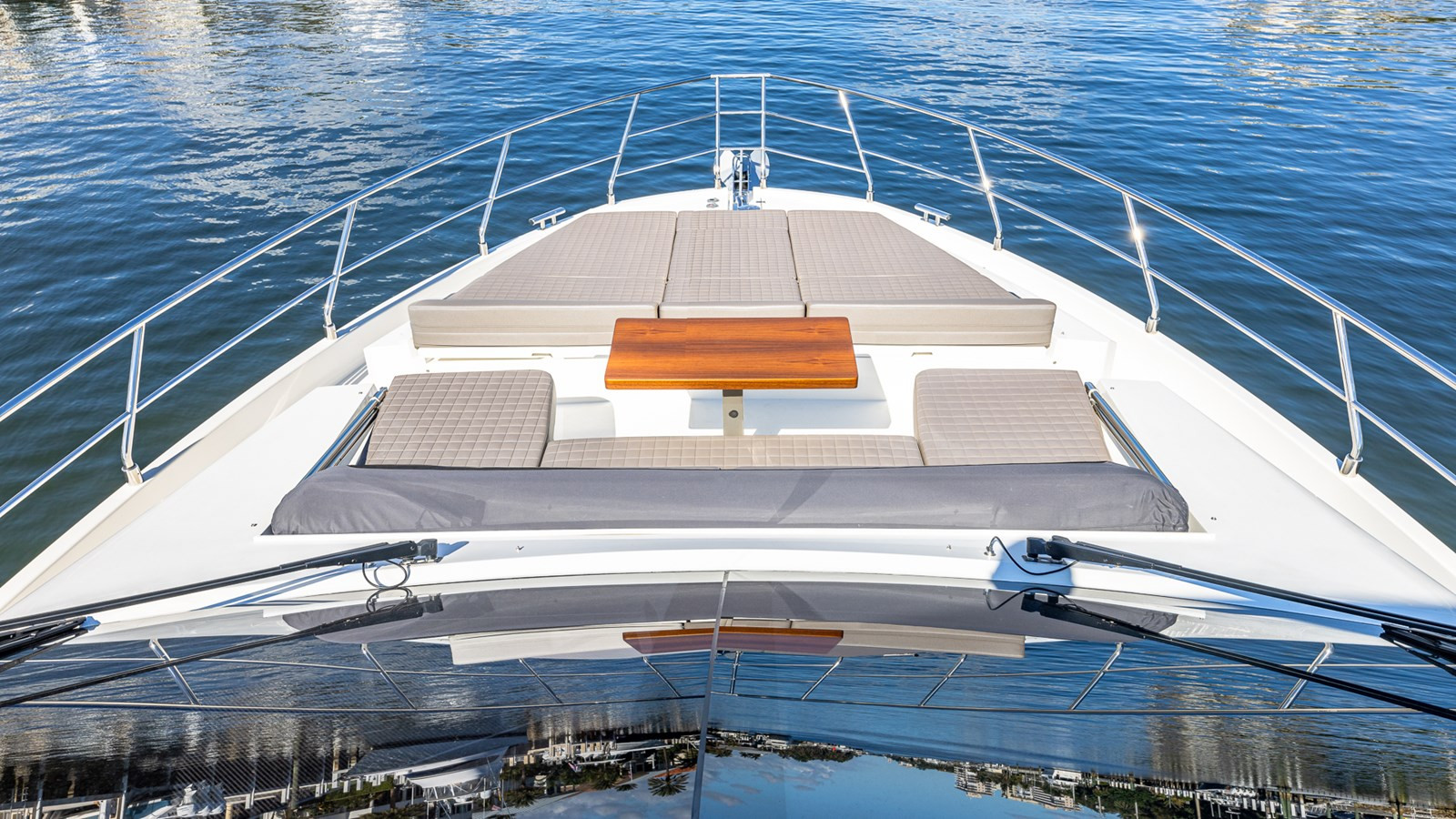https://arconyachts.ams3.digitaloceanspaces.com/105956/conversions/large_4470135-optimize.jpg