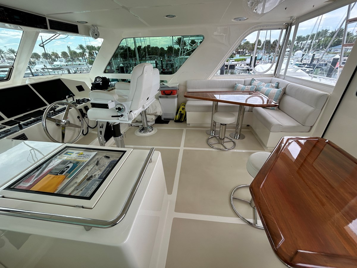 https://arconyachts.ams3.digitaloceanspaces.com/105957/conversions/large_4334929-optimize.jpg