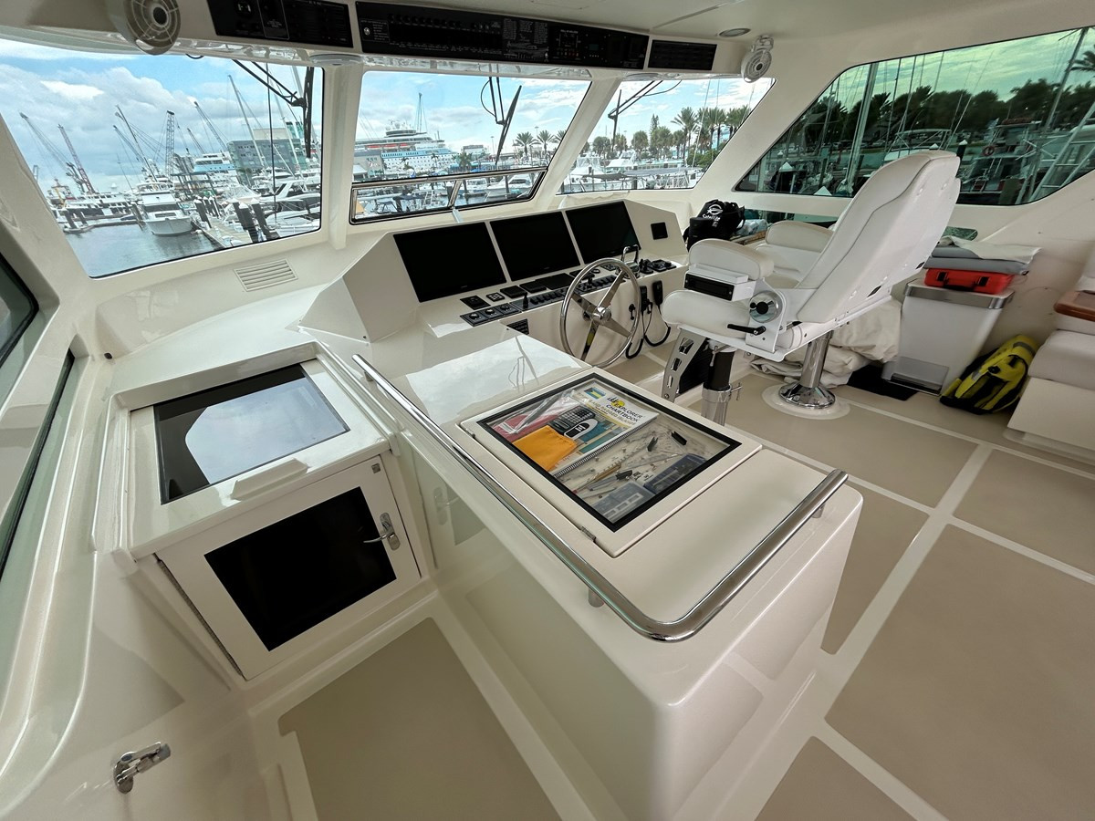 https://arconyachts.ams3.digitaloceanspaces.com/105958/conversions/large_4334930-optimize.jpg