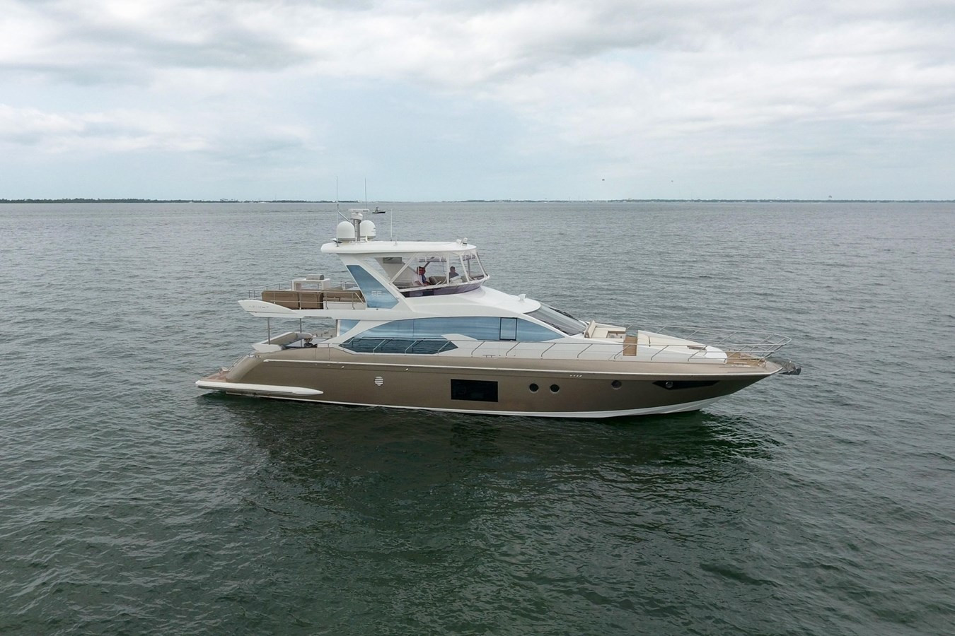 https://arconyachts.ams3.digitaloceanspaces.com/106048/conversions/large_4674302-optimize.jpg