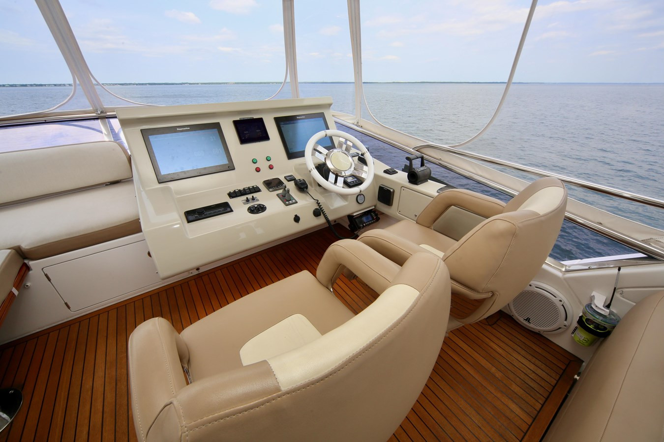 https://arconyachts.ams3.digitaloceanspaces.com/106112/conversions/large_4674323-optimize.jpg