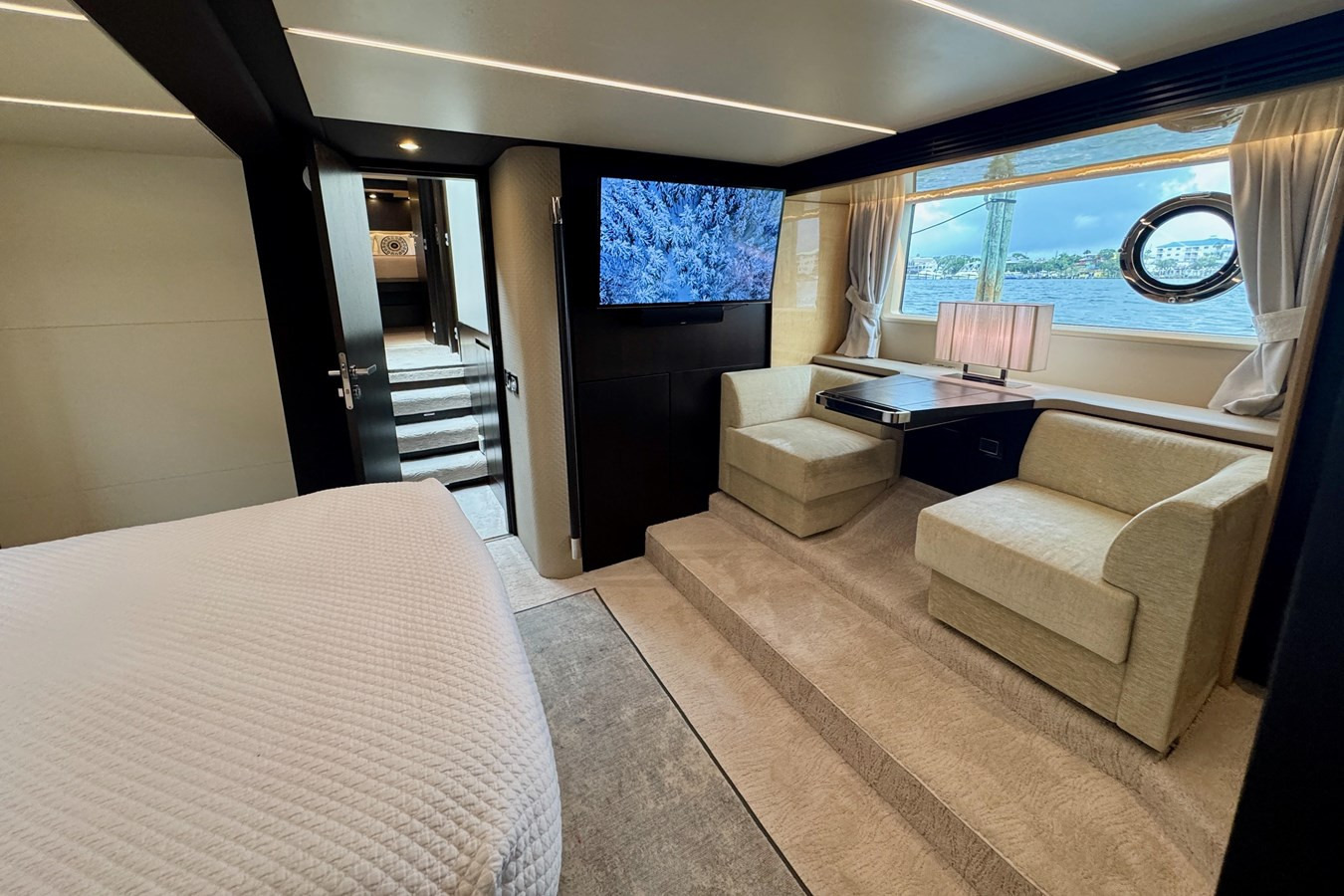 https://arconyachts.ams3.digitaloceanspaces.com/106148/conversions/large_4674335-optimize.jpg