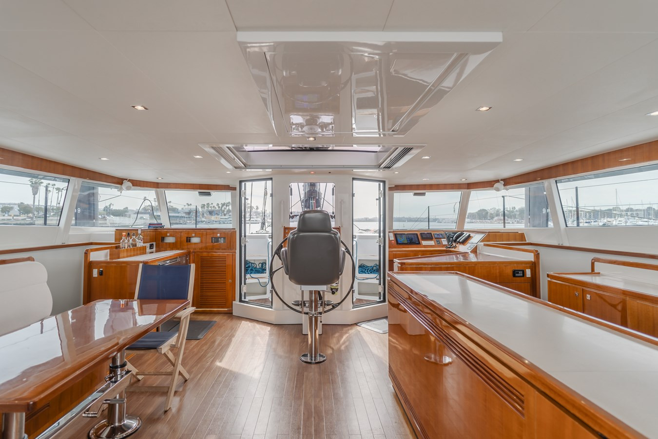 https://arconyachts.ams3.digitaloceanspaces.com/106181/conversions/large_4629465-optimize.jpg