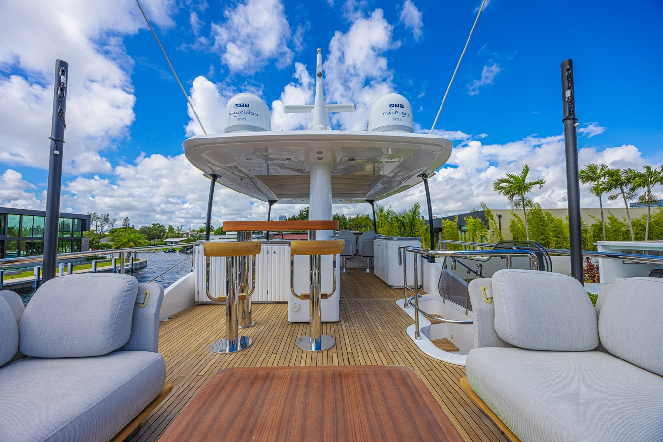 https://arconyachts.ams3.digitaloceanspaces.com/106182/conversions/large_4830640-optimize.jpg
