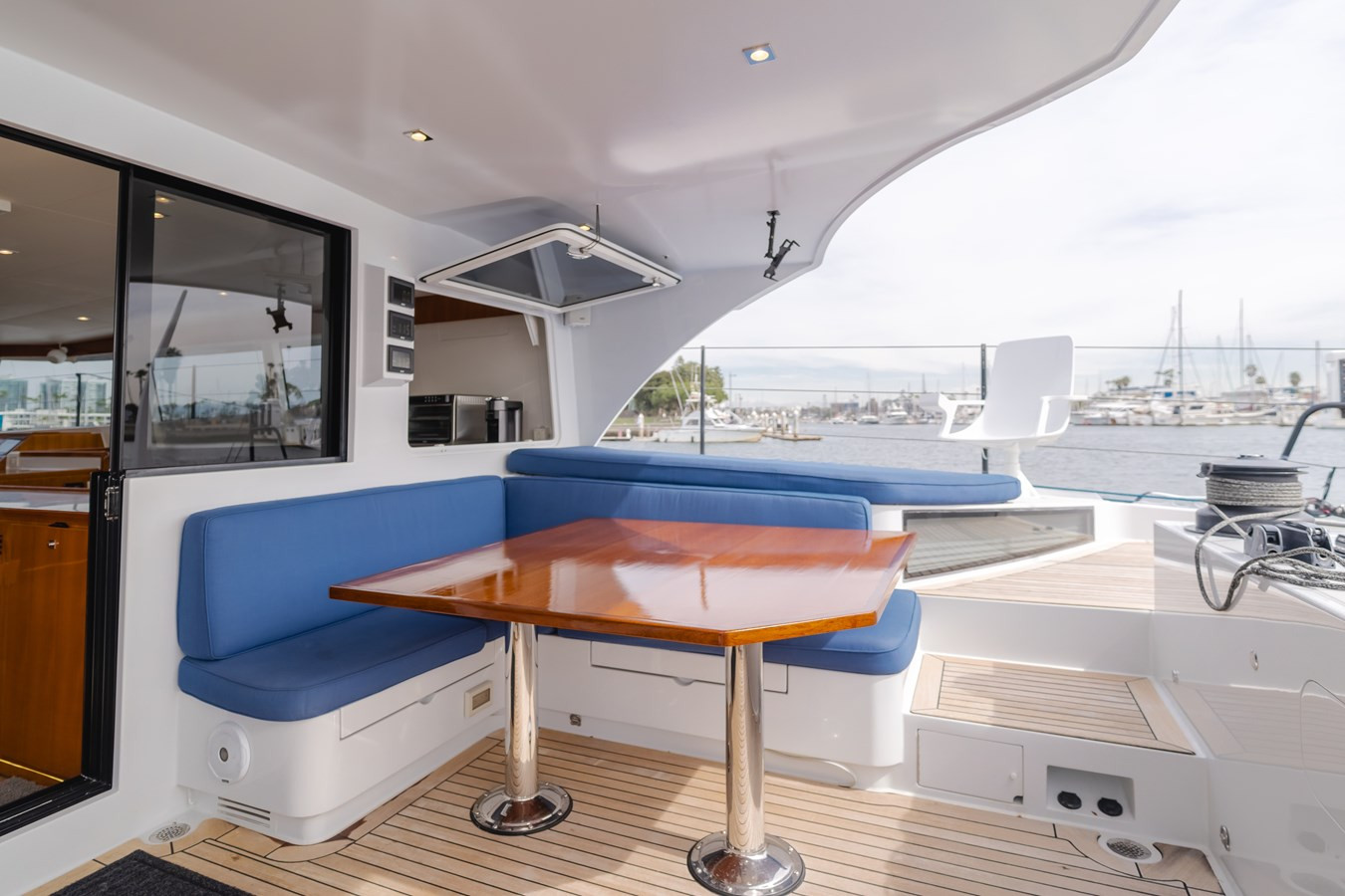https://arconyachts.ams3.digitaloceanspaces.com/106186/conversions/large_4629467-optimize.jpg