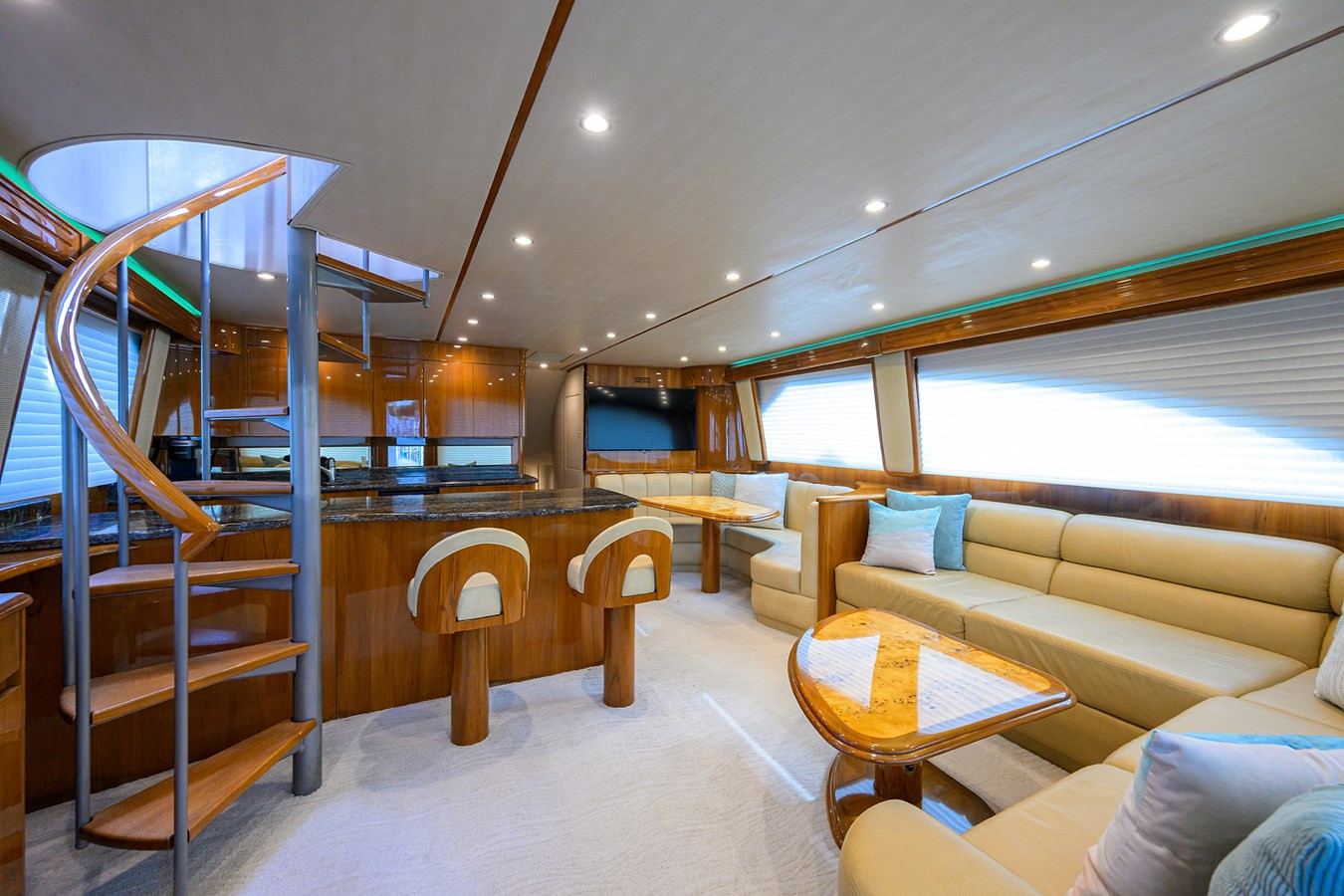 https://arconyachts.ams3.digitaloceanspaces.com/106206/conversions/large_4847874-optimize.jpg