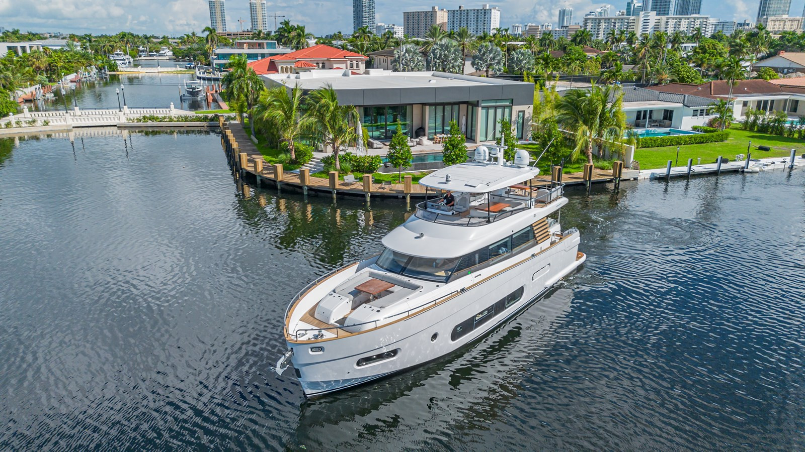 https://arconyachts.ams3.digitaloceanspaces.com/106215/conversions/large_4830659-optimize.jpg