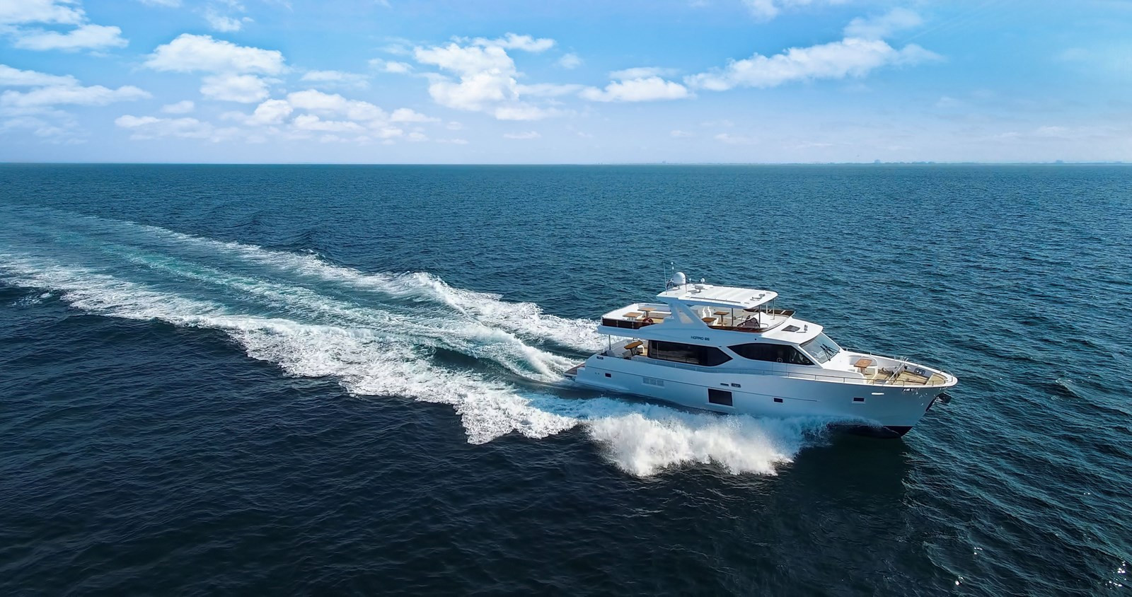 https://arconyachts.ams3.digitaloceanspaces.com/106267/conversions/large_4127833-optimize.jpg