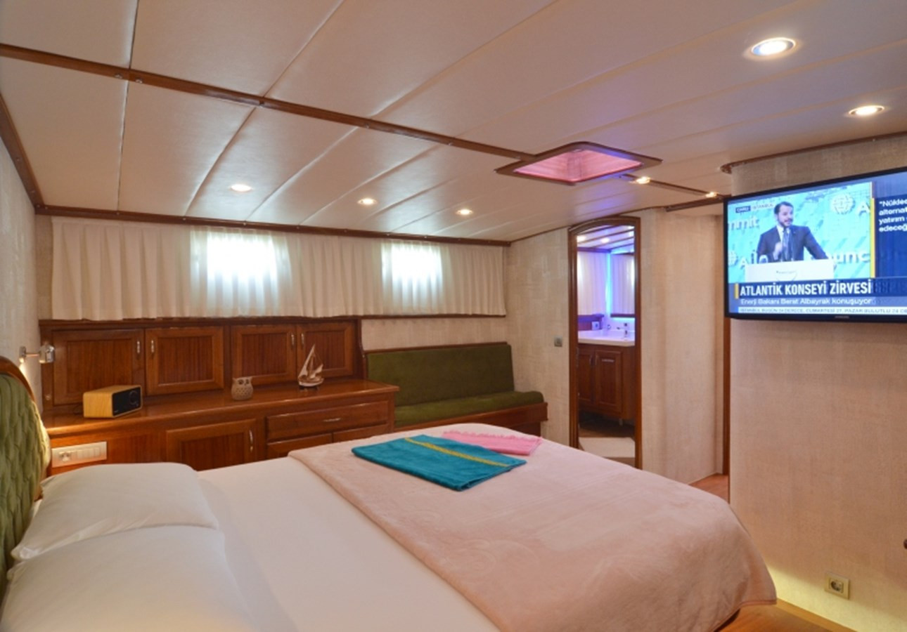 https://arconyachts.ams3.digitaloceanspaces.com/106295/conversions/large_2774035-optimize.jpg