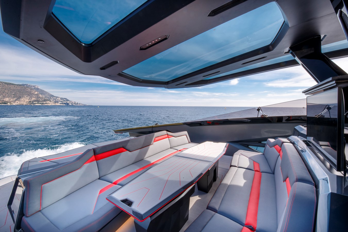 https://arconyachts.ams3.digitaloceanspaces.com/106337/conversions/large_4447261-optimize.jpg