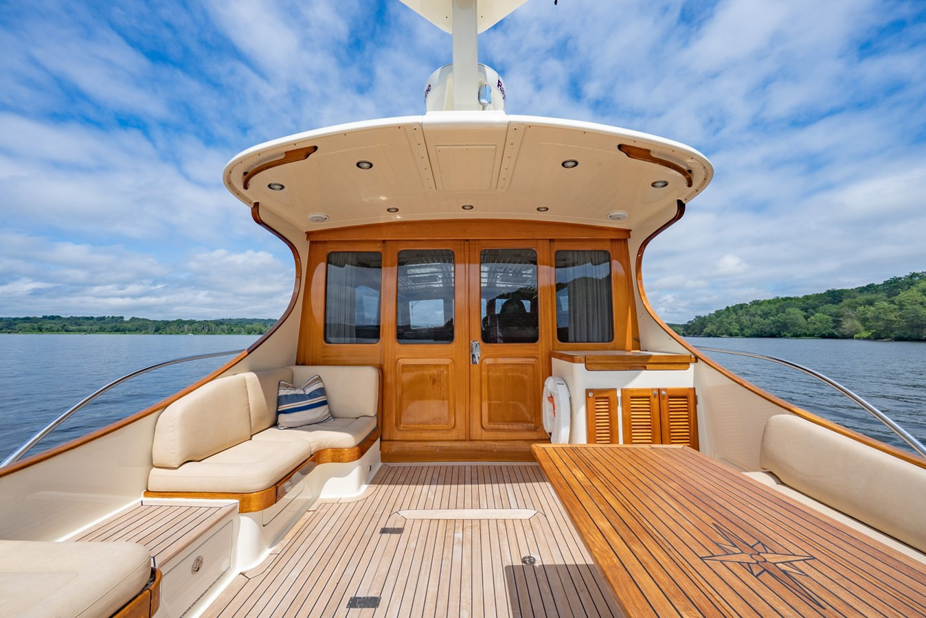 https://arconyachts.ams3.digitaloceanspaces.com/106409/conversions/large_4736896-optimize.jpg