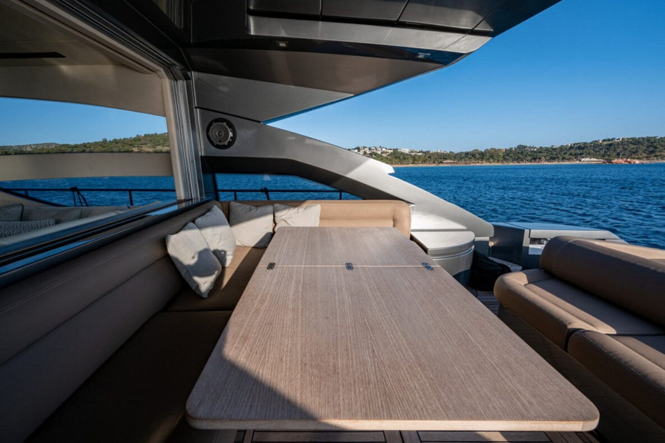 https://arconyachts.ams3.digitaloceanspaces.com/106427/conversions/large_4852387-optimize.jpg