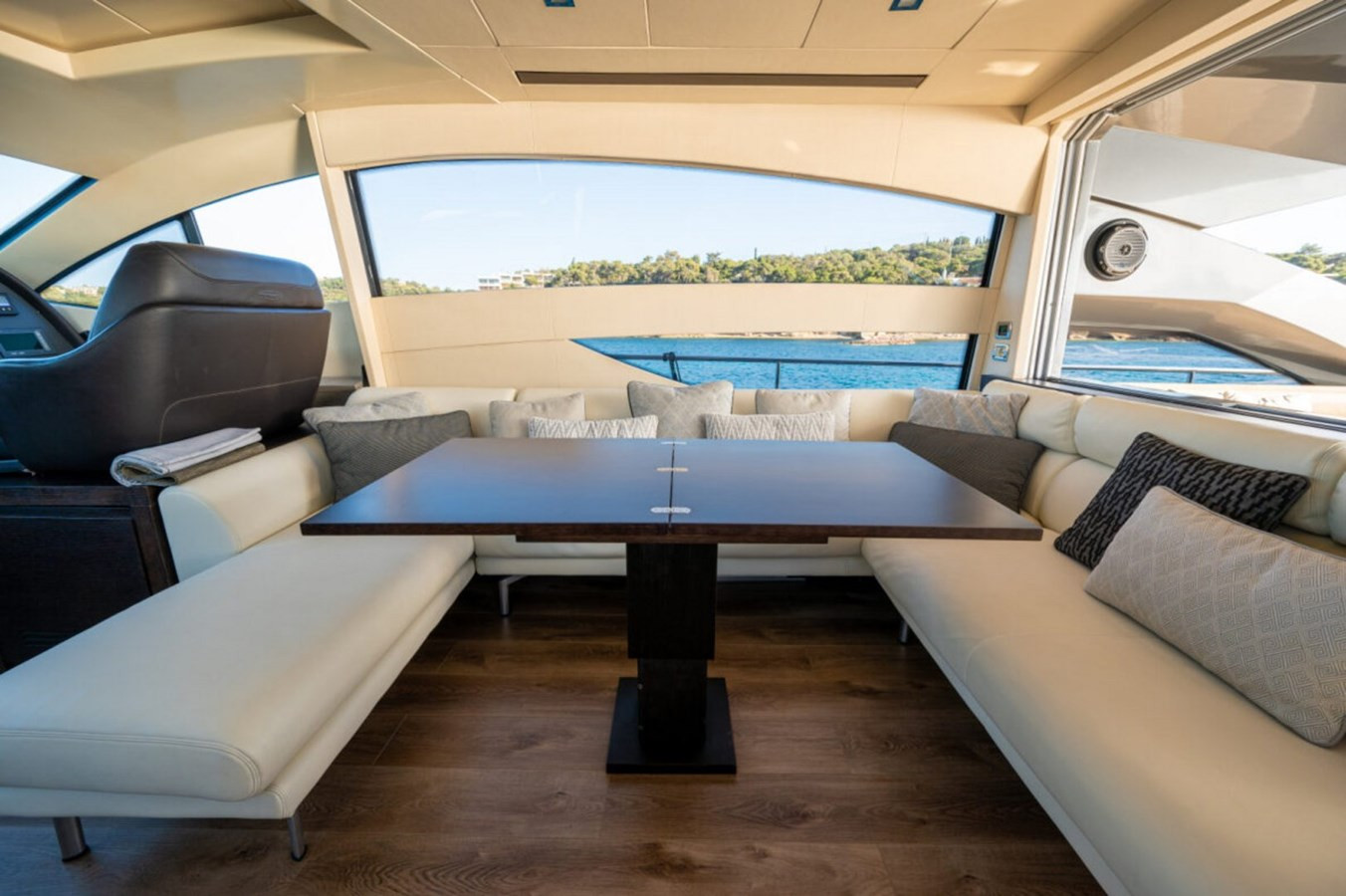 https://arconyachts.ams3.digitaloceanspaces.com/106447/conversions/large_4852395-optimize.jpg