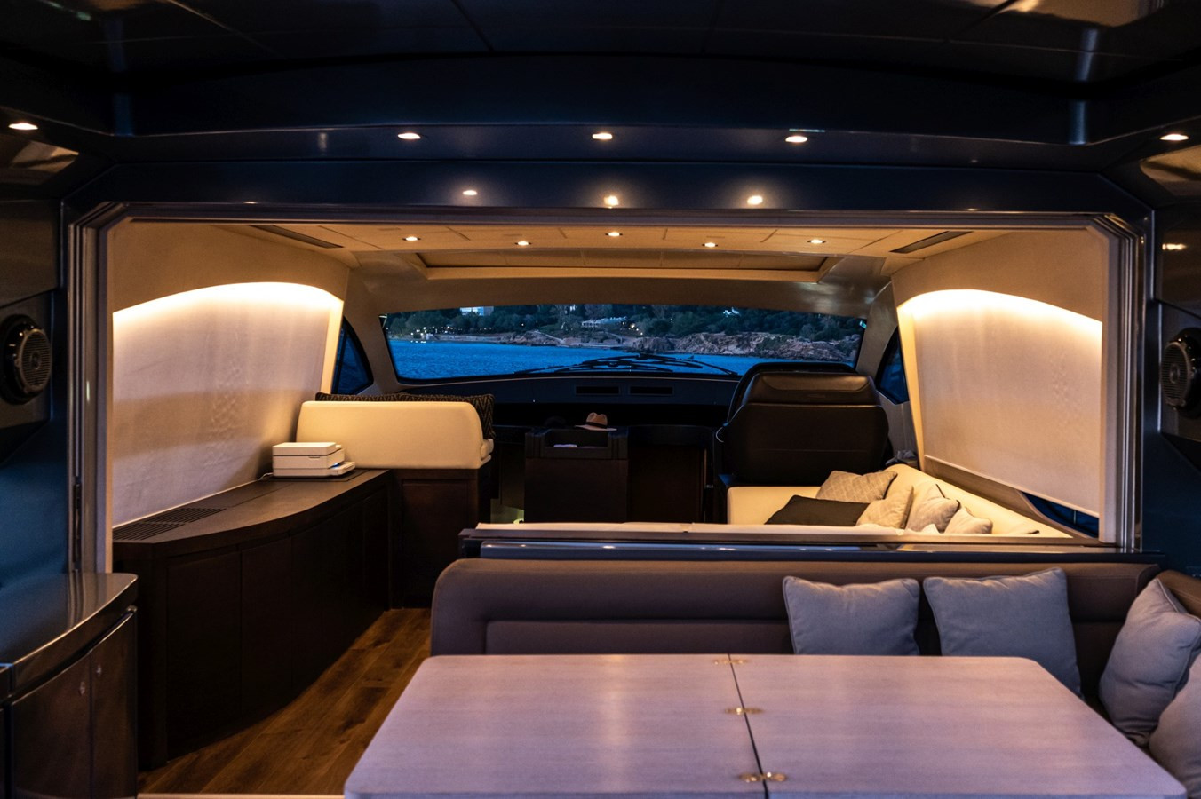 https://arconyachts.ams3.digitaloceanspaces.com/106492/conversions/large_4853878-optimize.jpg