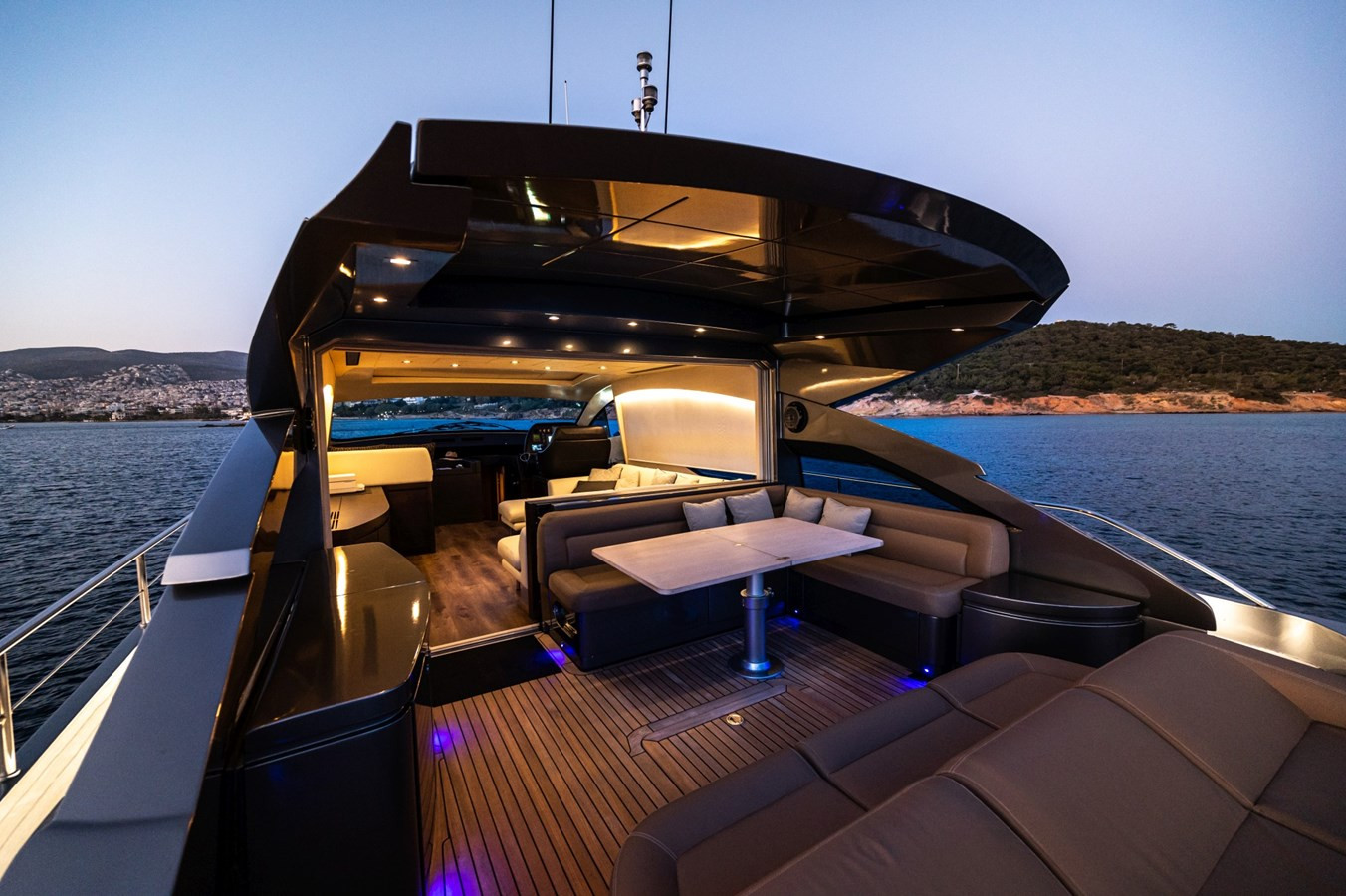 https://arconyachts.ams3.digitaloceanspaces.com/106495/conversions/large_4853879-optimize.jpg