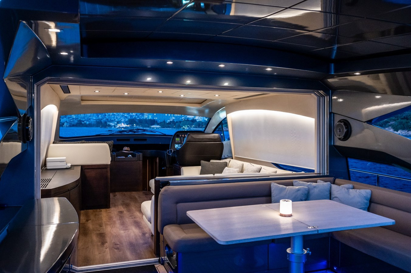 https://arconyachts.ams3.digitaloceanspaces.com/106511/conversions/large_4853886-optimize.jpg