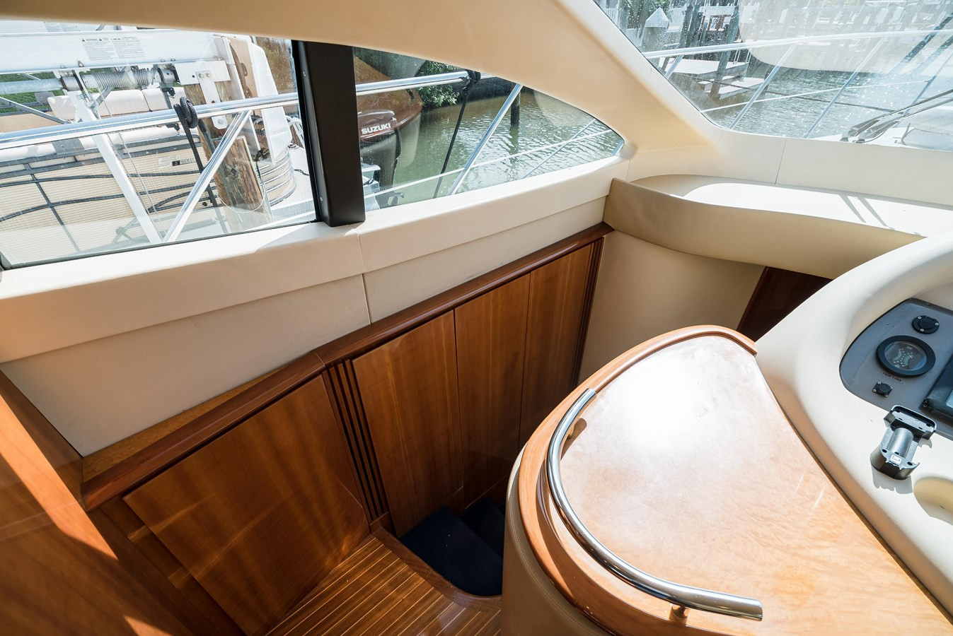 https://arconyachts.ams3.digitaloceanspaces.com/106614/conversions/large_3307825-optimize.jpg