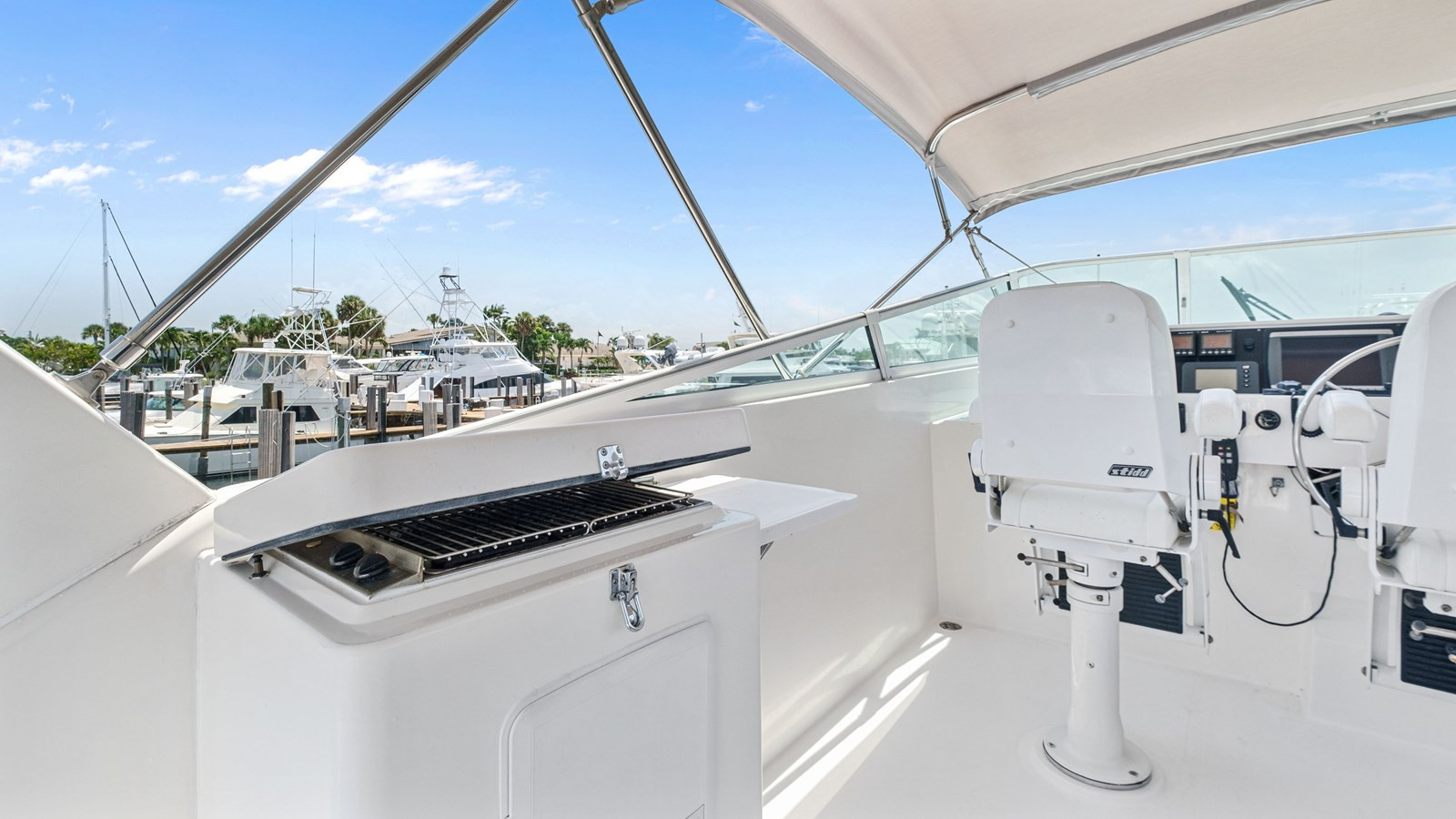 https://arconyachts.ams3.digitaloceanspaces.com/106615/conversions/large_3291519-optimize.jpg