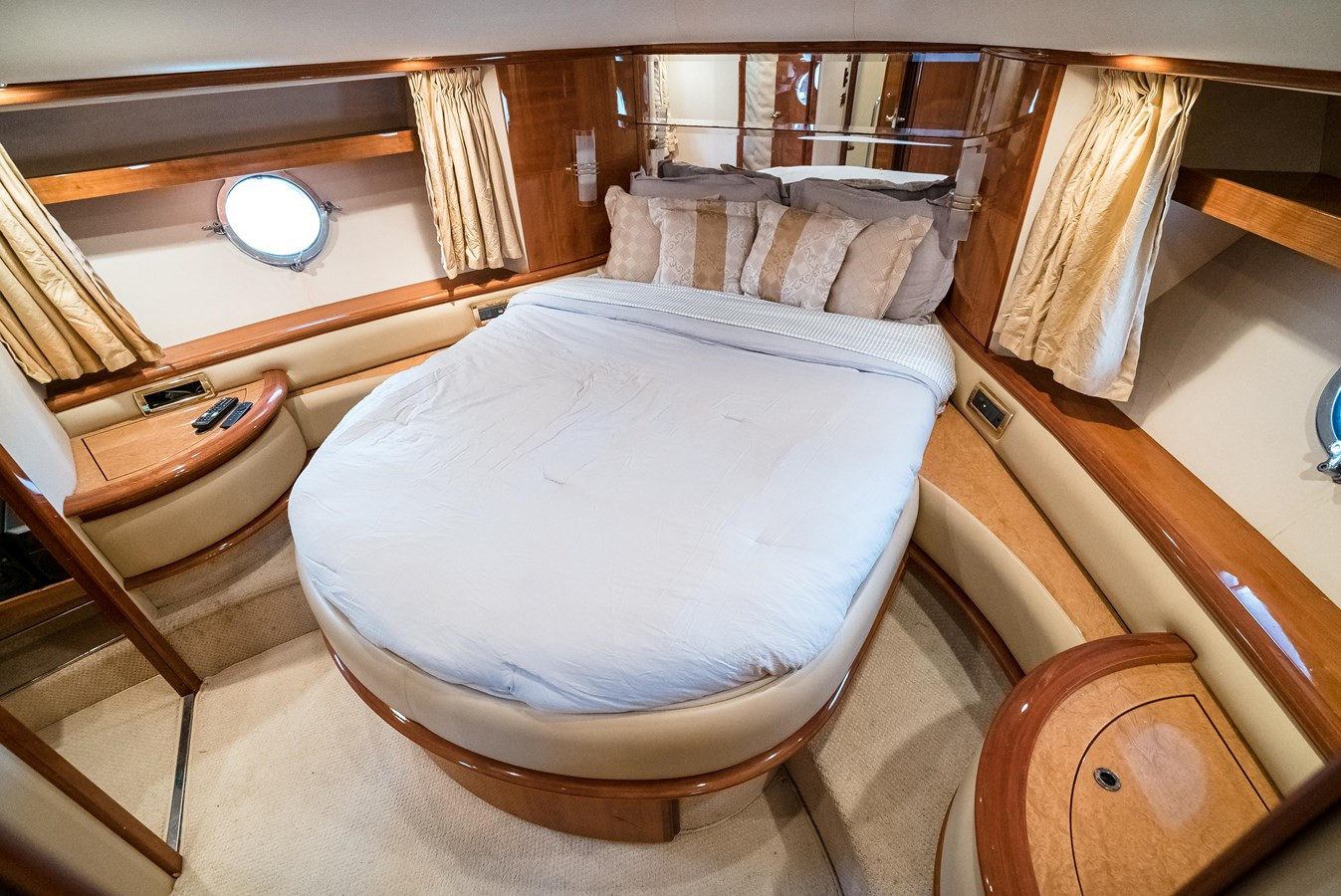 https://arconyachts.ams3.digitaloceanspaces.com/106662/conversions/large_3307841-optimize.jpg