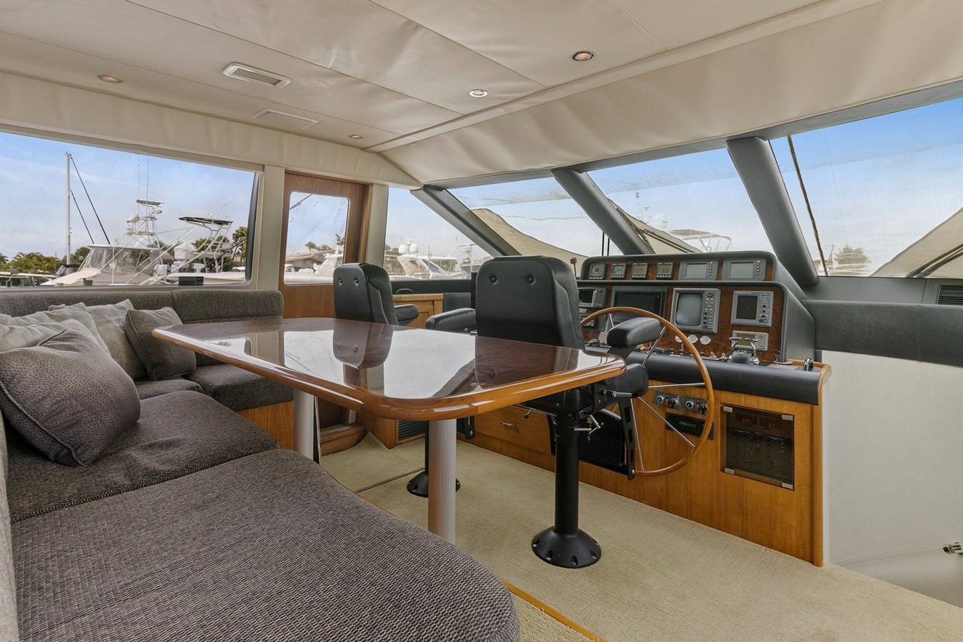 https://arconyachts.ams3.digitaloceanspaces.com/106664/conversions/large_3291535-optimize.jpg