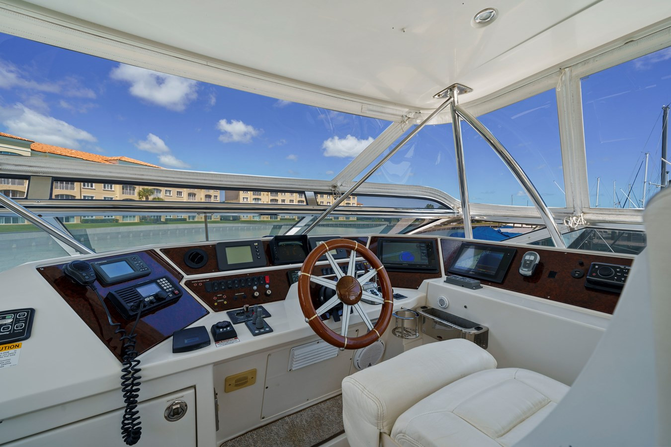 https://arconyachts.ams3.digitaloceanspaces.com/106757/conversions/large_3513619-optimize.jpg