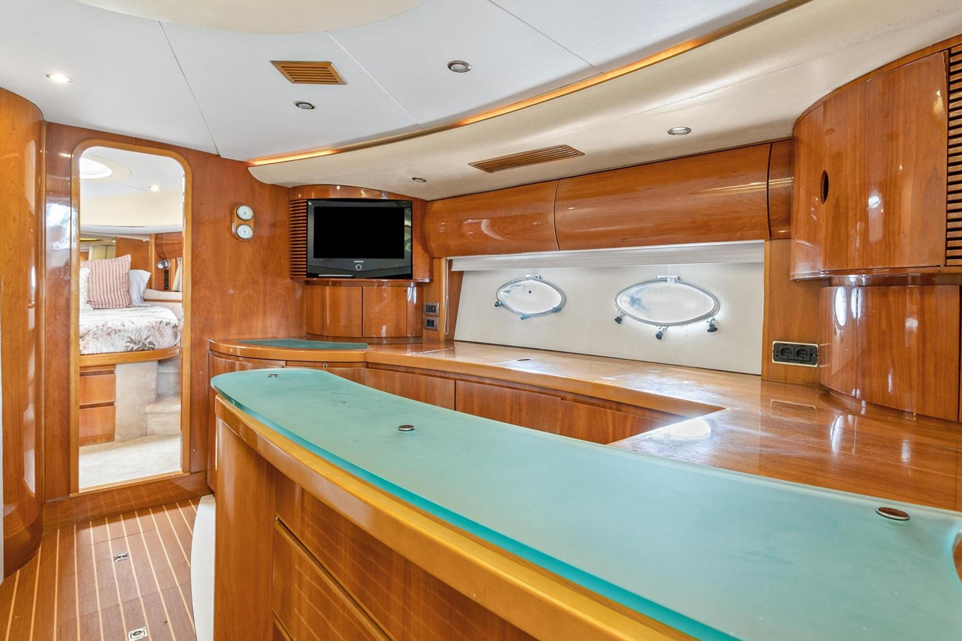 https://arconyachts.ams3.digitaloceanspaces.com/106759/conversions/large_3443353-optimize.jpg