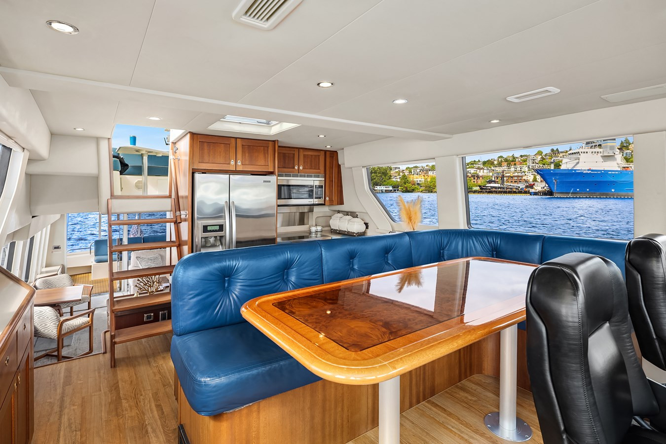 https://arconyachts.ams3.digitaloceanspaces.com/106761/conversions/large_4672224-optimize.jpg