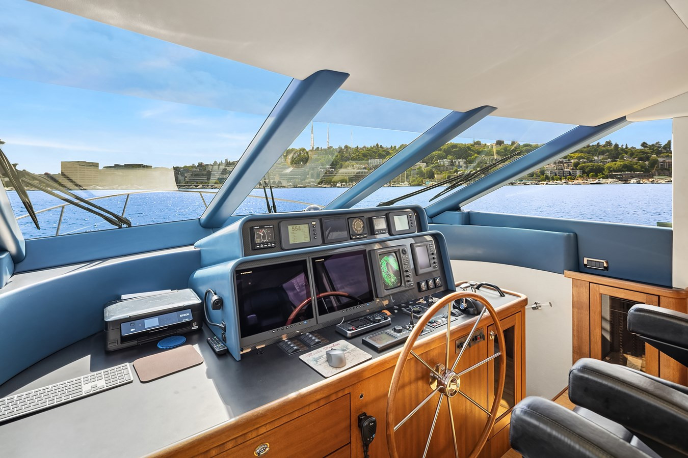 https://arconyachts.ams3.digitaloceanspaces.com/106764/conversions/large_4672225-optimize.jpg