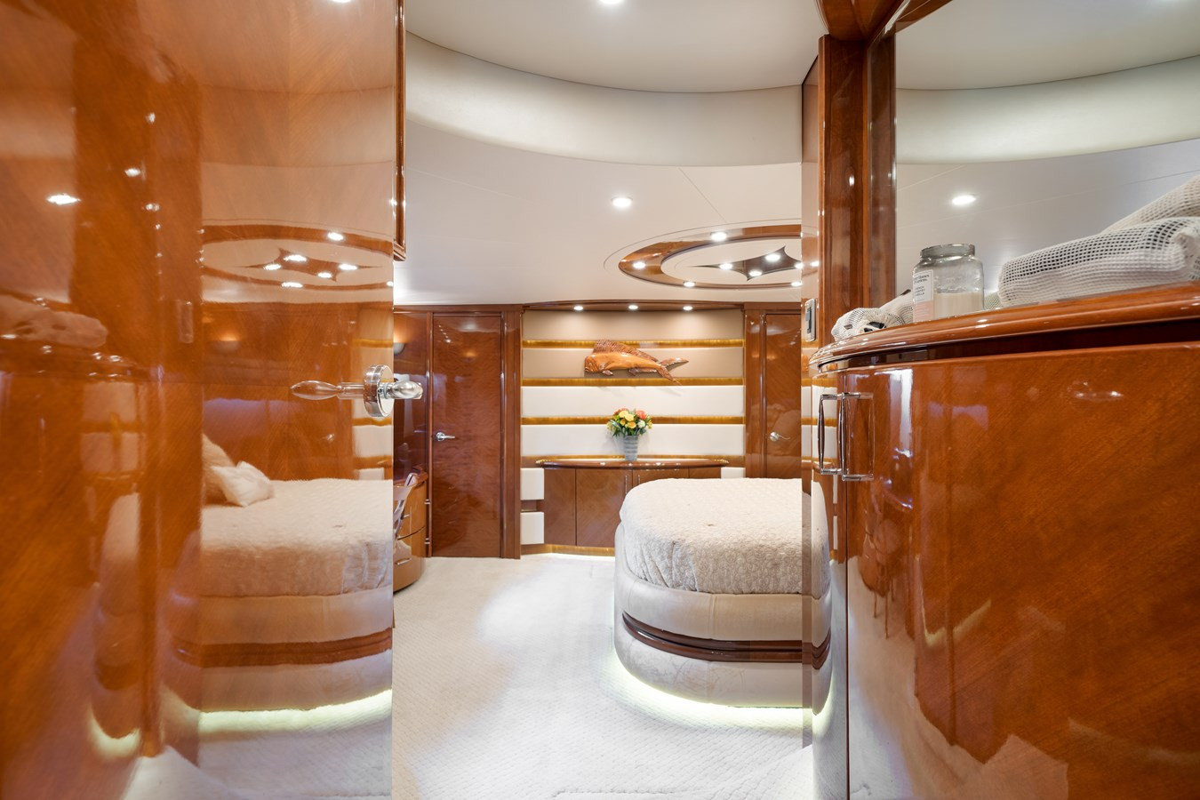 https://arconyachts.ams3.digitaloceanspaces.com/106797/conversions/large_3513634-optimize.jpg
