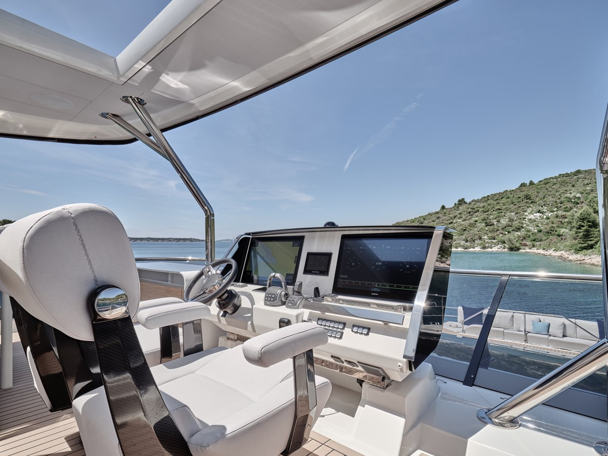 https://arconyachts.ams3.digitaloceanspaces.com/106881/conversions/large_3941561-optimize.jpg