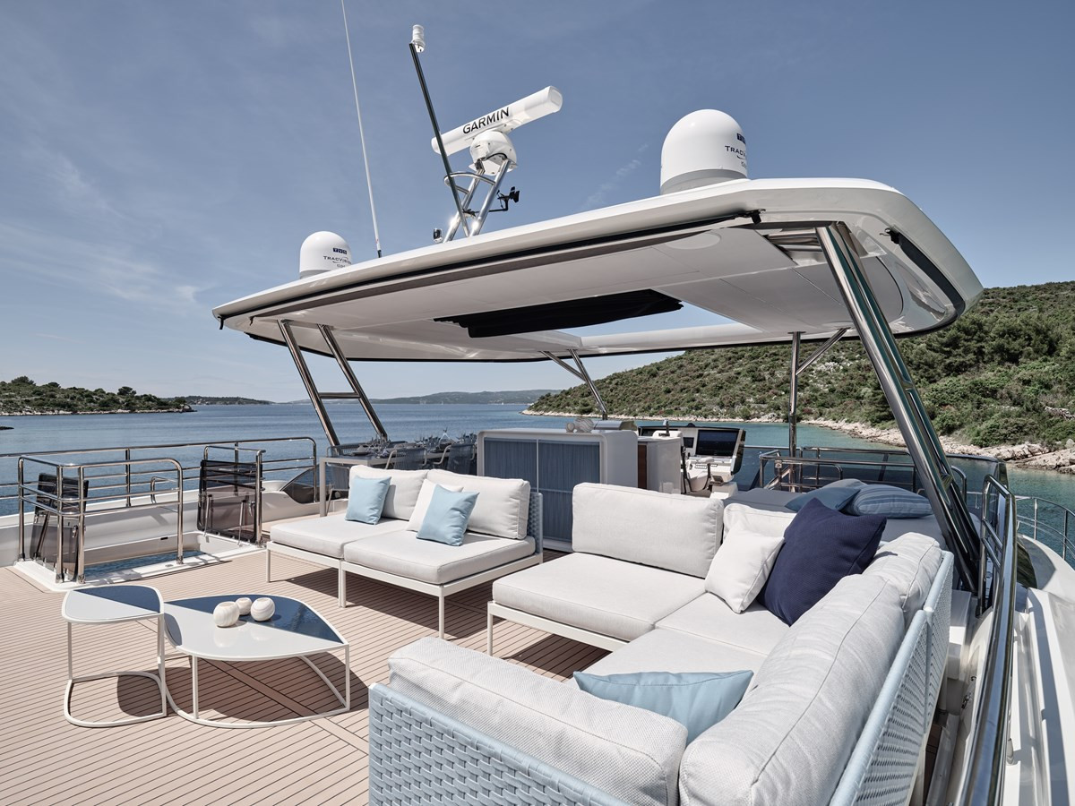 https://arconyachts.ams3.digitaloceanspaces.com/106884/conversions/large_3941560-optimize.jpg