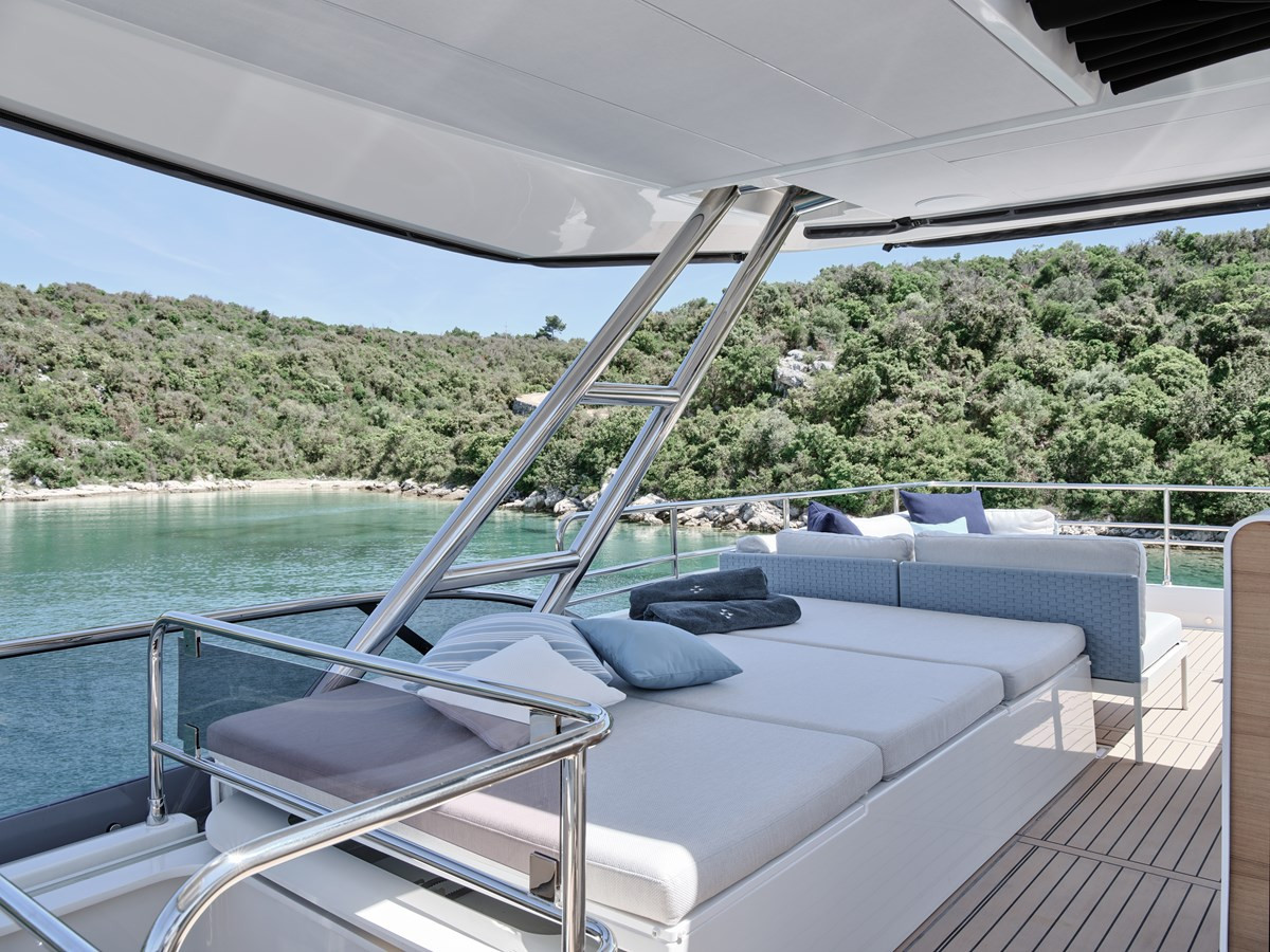 https://arconyachts.ams3.digitaloceanspaces.com/106899/conversions/large_3941556-optimize.jpg