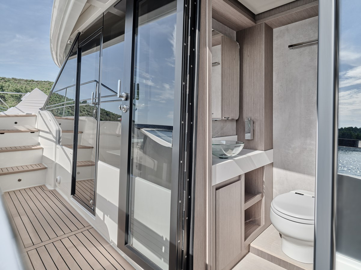 https://arconyachts.ams3.digitaloceanspaces.com/106905/conversions/large_3941505-optimize.jpg