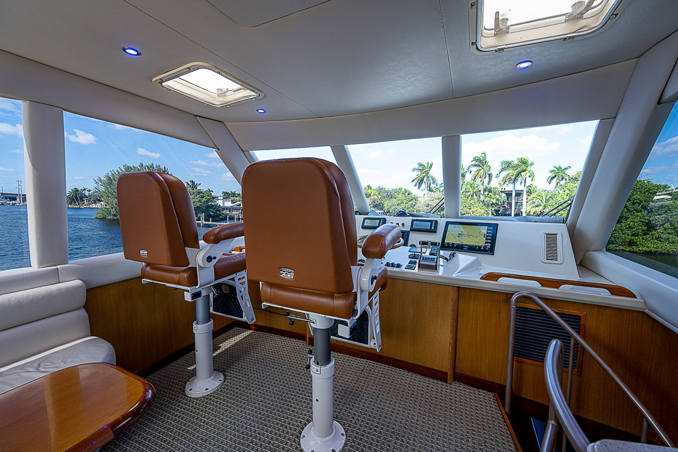 https://arconyachts.ams3.digitaloceanspaces.com/106937/conversions/large_3729060-optimize.jpg