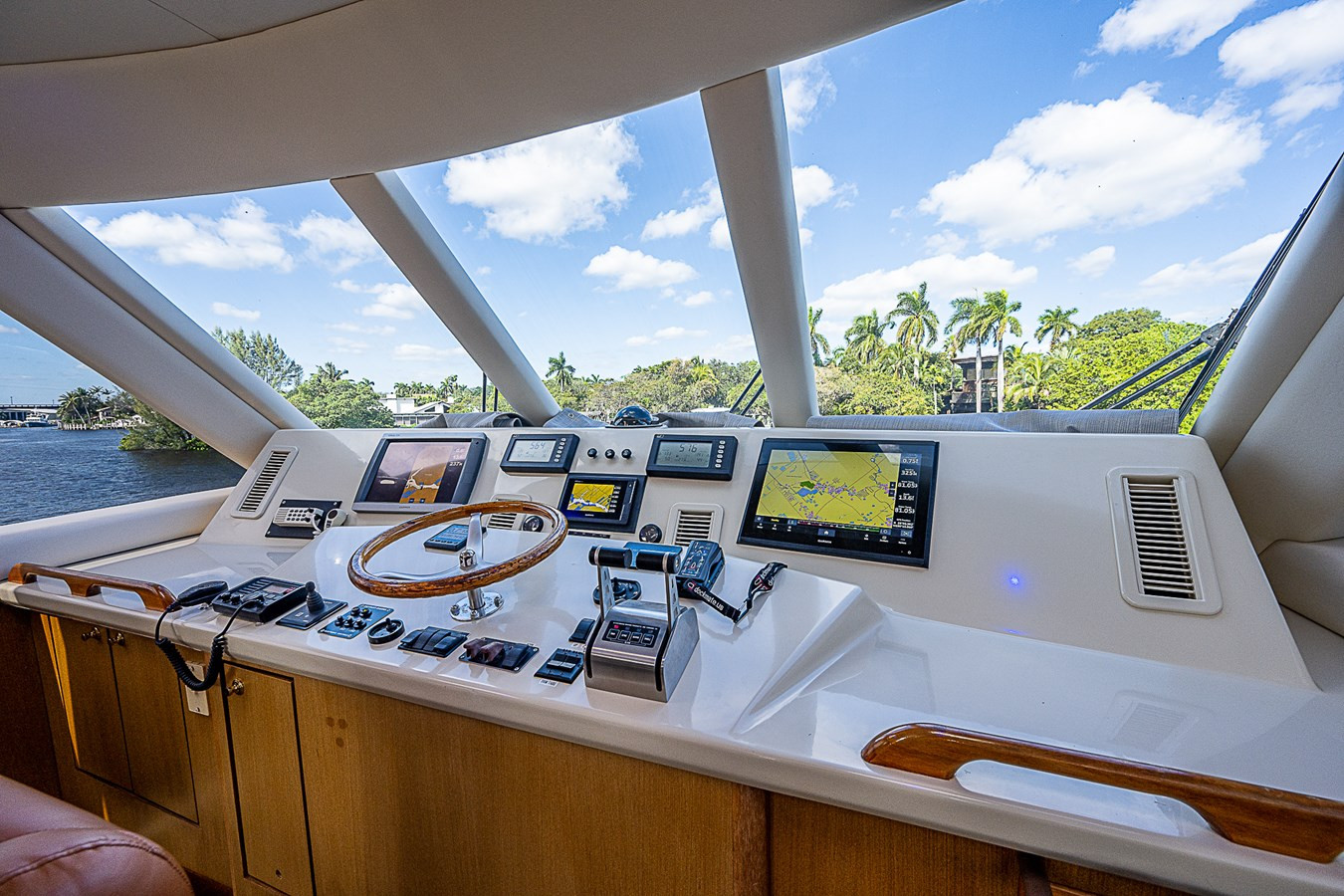 https://arconyachts.ams3.digitaloceanspaces.com/106940/conversions/large_3729061-optimize.jpg