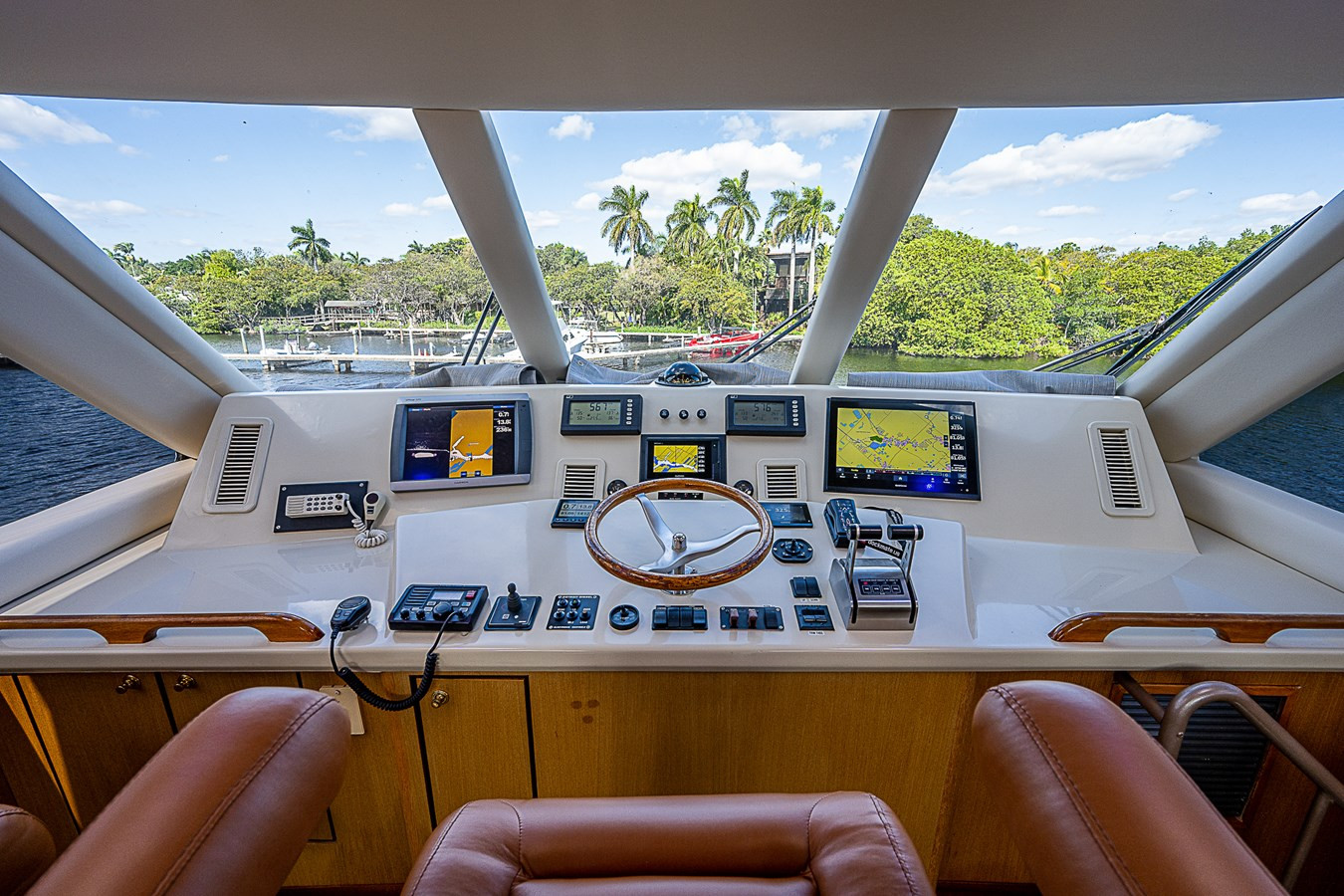 https://arconyachts.ams3.digitaloceanspaces.com/106943/conversions/large_3729062-optimize.jpg