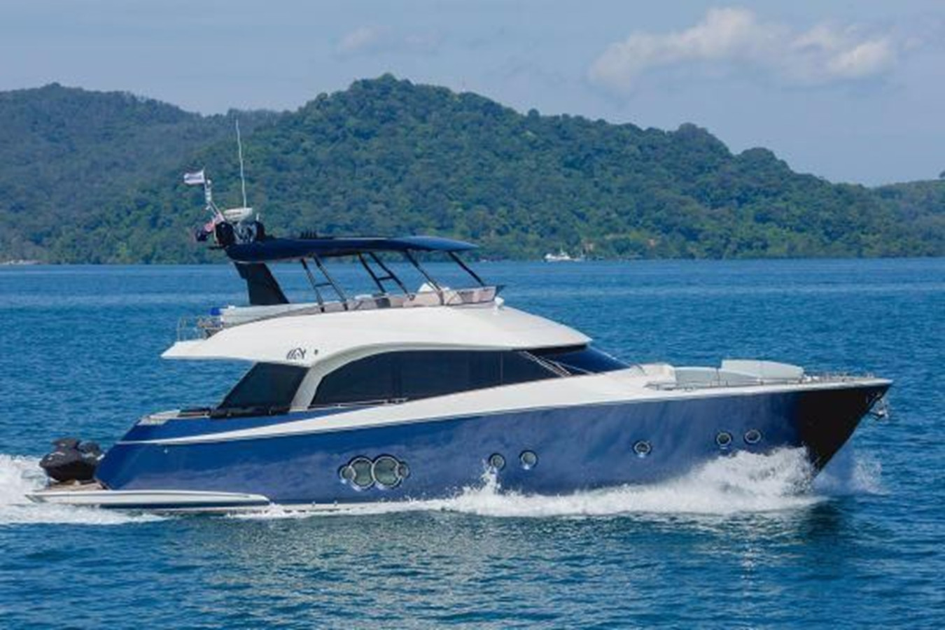 2012 MONTE CARLO YACHTS 65 MCY
