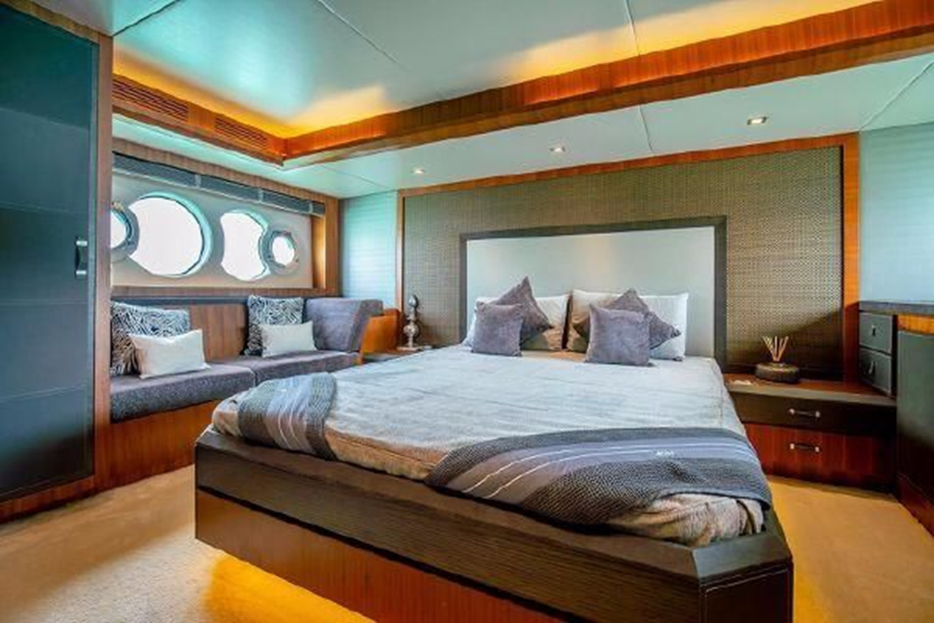 2012 MONTE CARLO YACHTS 65 MCY