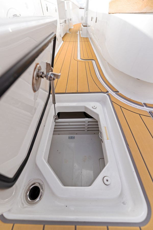 https://arconyachts.ams3.digitaloceanspaces.com/107039/conversions/large_4061955-optimize.jpg